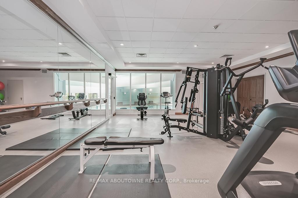 2 Bedrooms Condo at 1903 Pilgrims, Oakville For sale