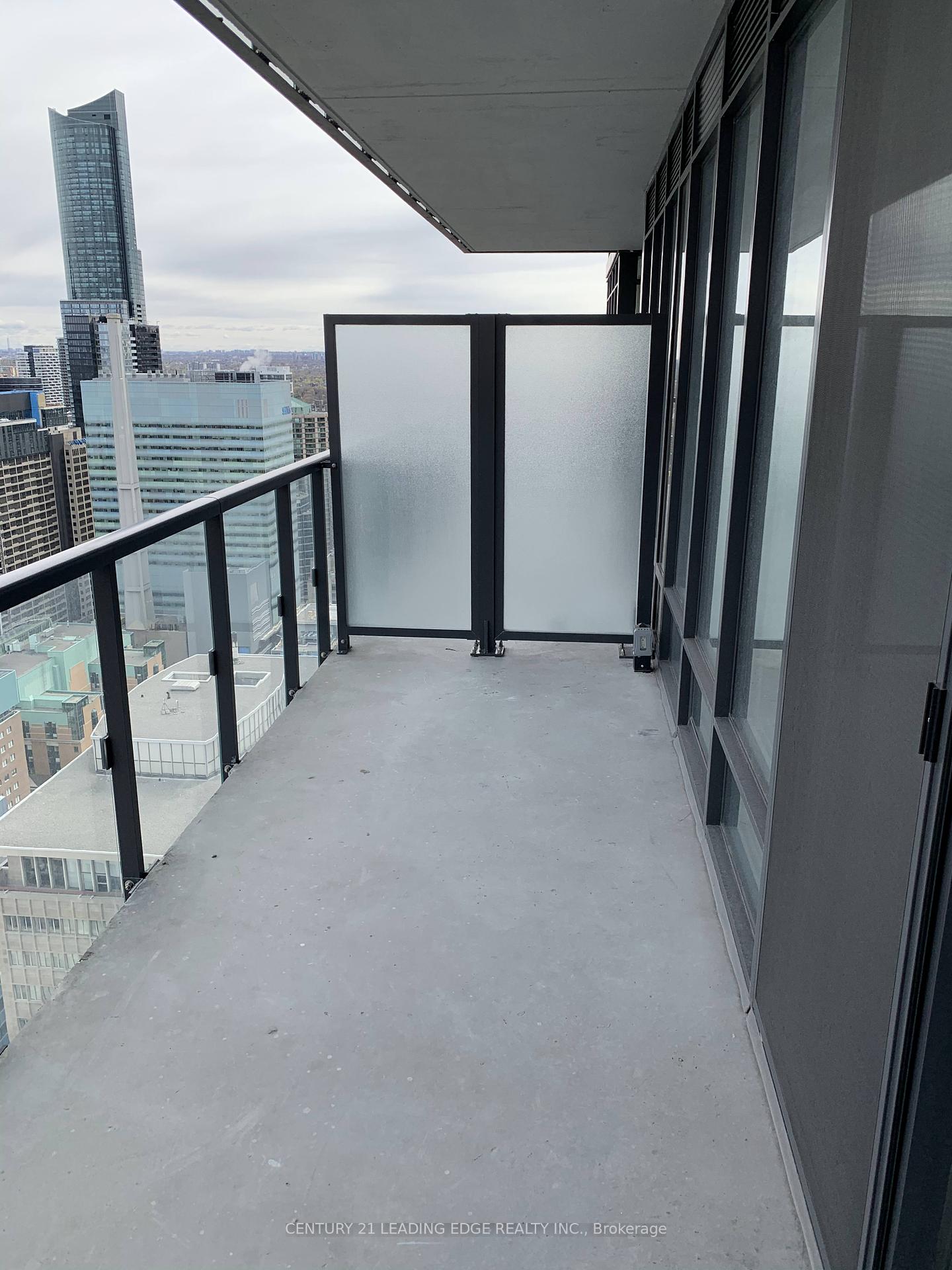 2 Bedrooms Condo at 488 University, Toronto For sale