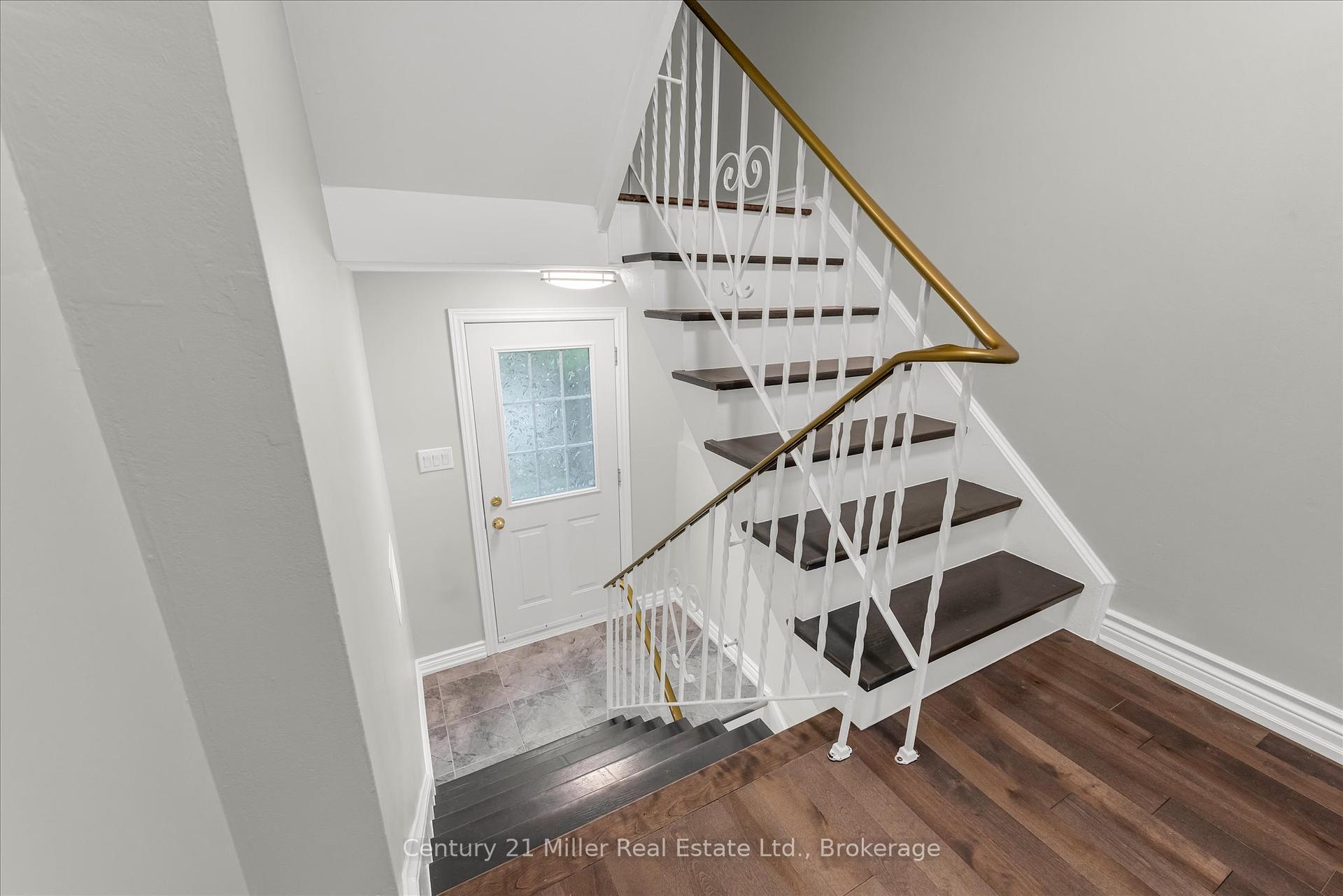 3 Bedrooms Condo at 1531 Westminster, Burlington For sale