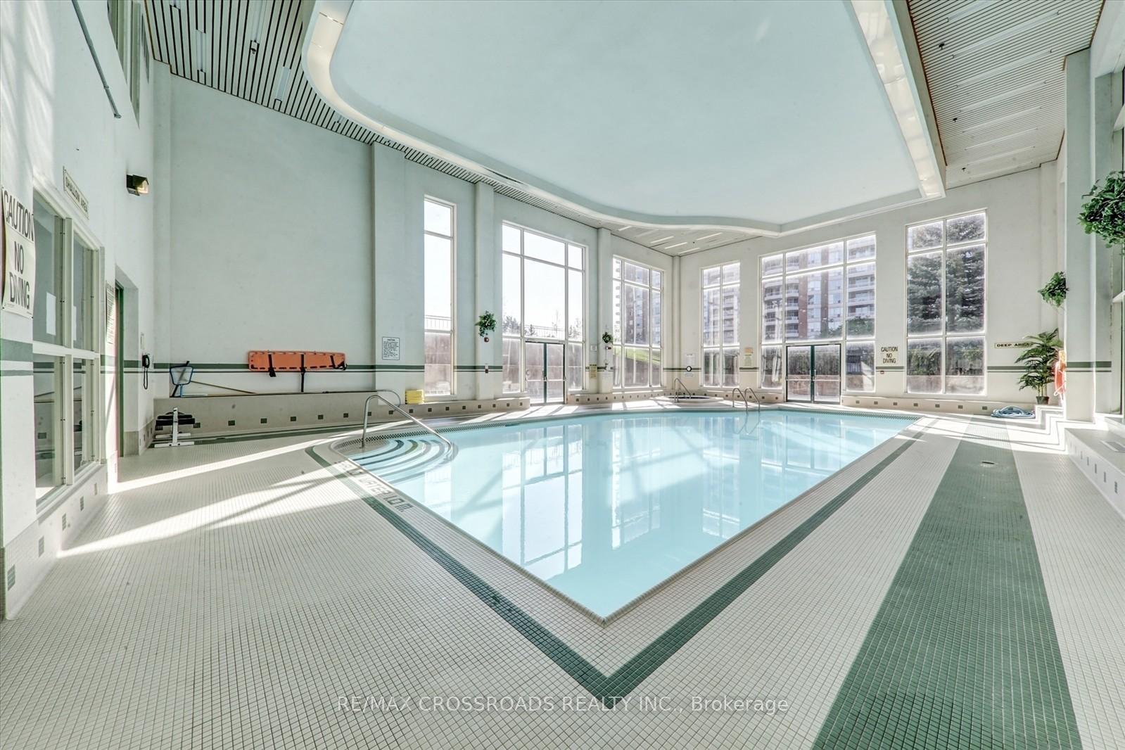 2 Bedrooms Condo at 400 Mclevin, Toronto For sale