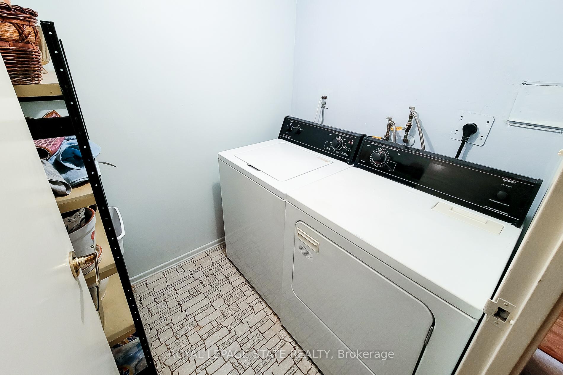3 Bedrooms Condo at 301 Frances, Hamilton For sale