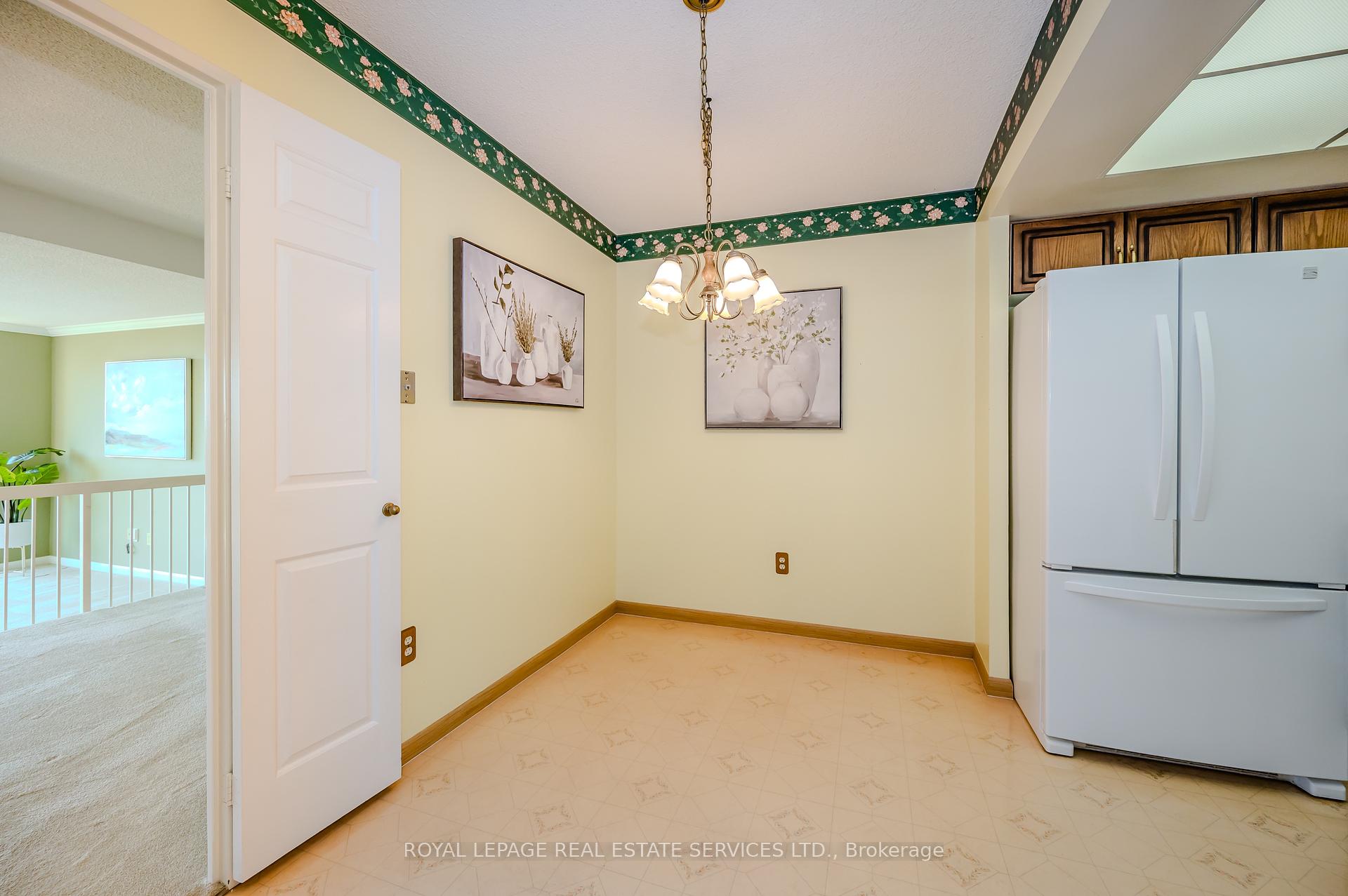 2 Bedrooms Condo at 2180 Marine,  Oakville For sale