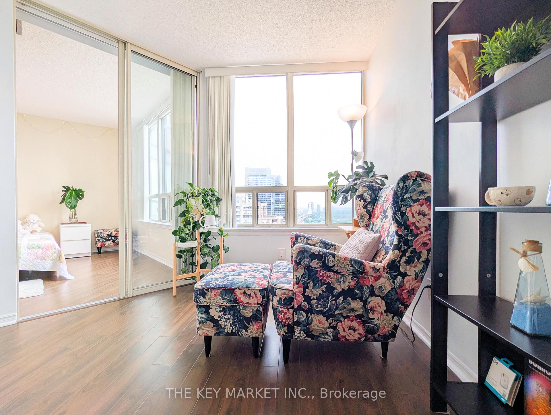4 Bedrooms Condo at 7 Bishop, Toronto For sale