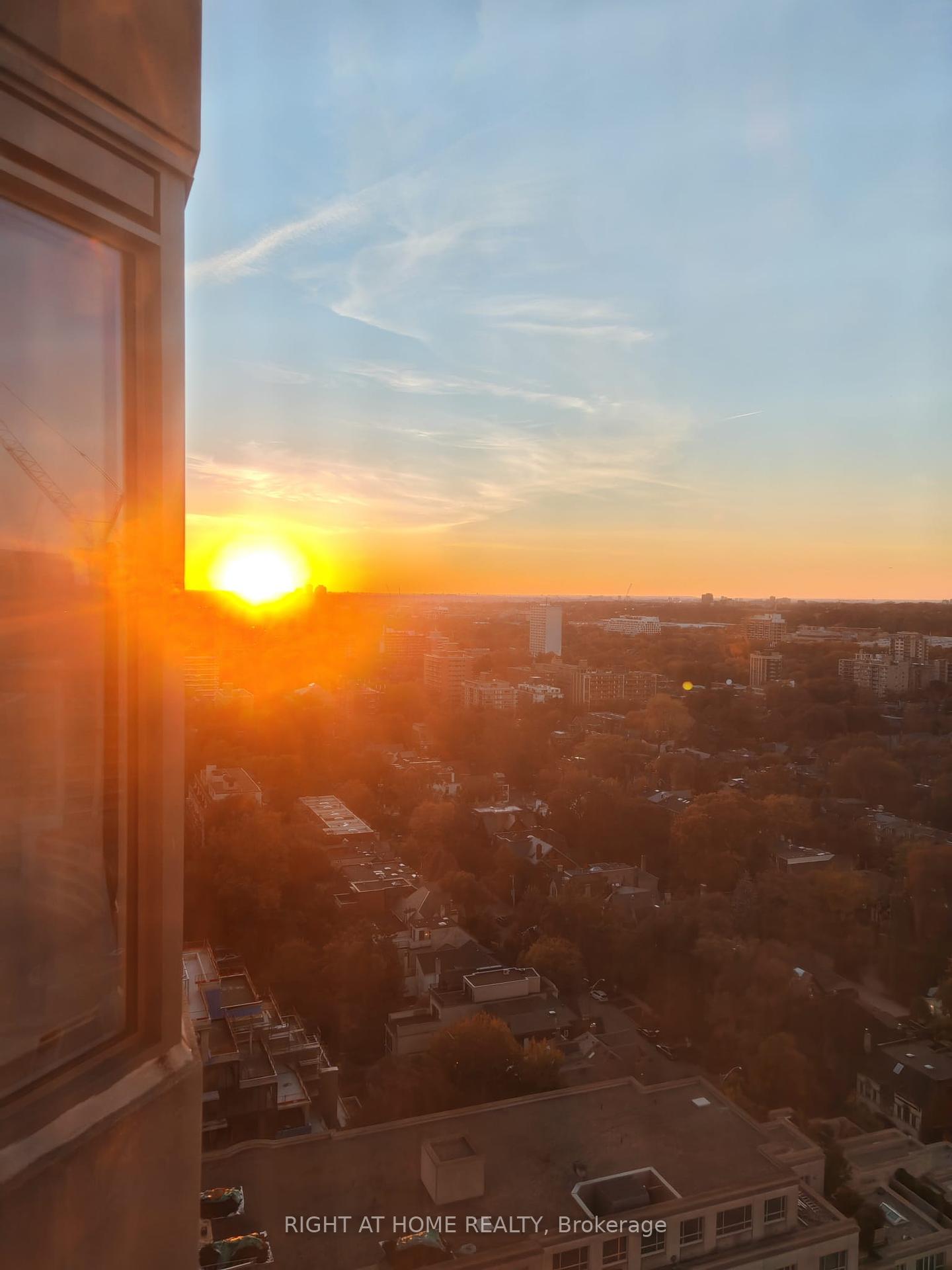2 Bedrooms Condo at 155 Yorkville,  Toronto For sale