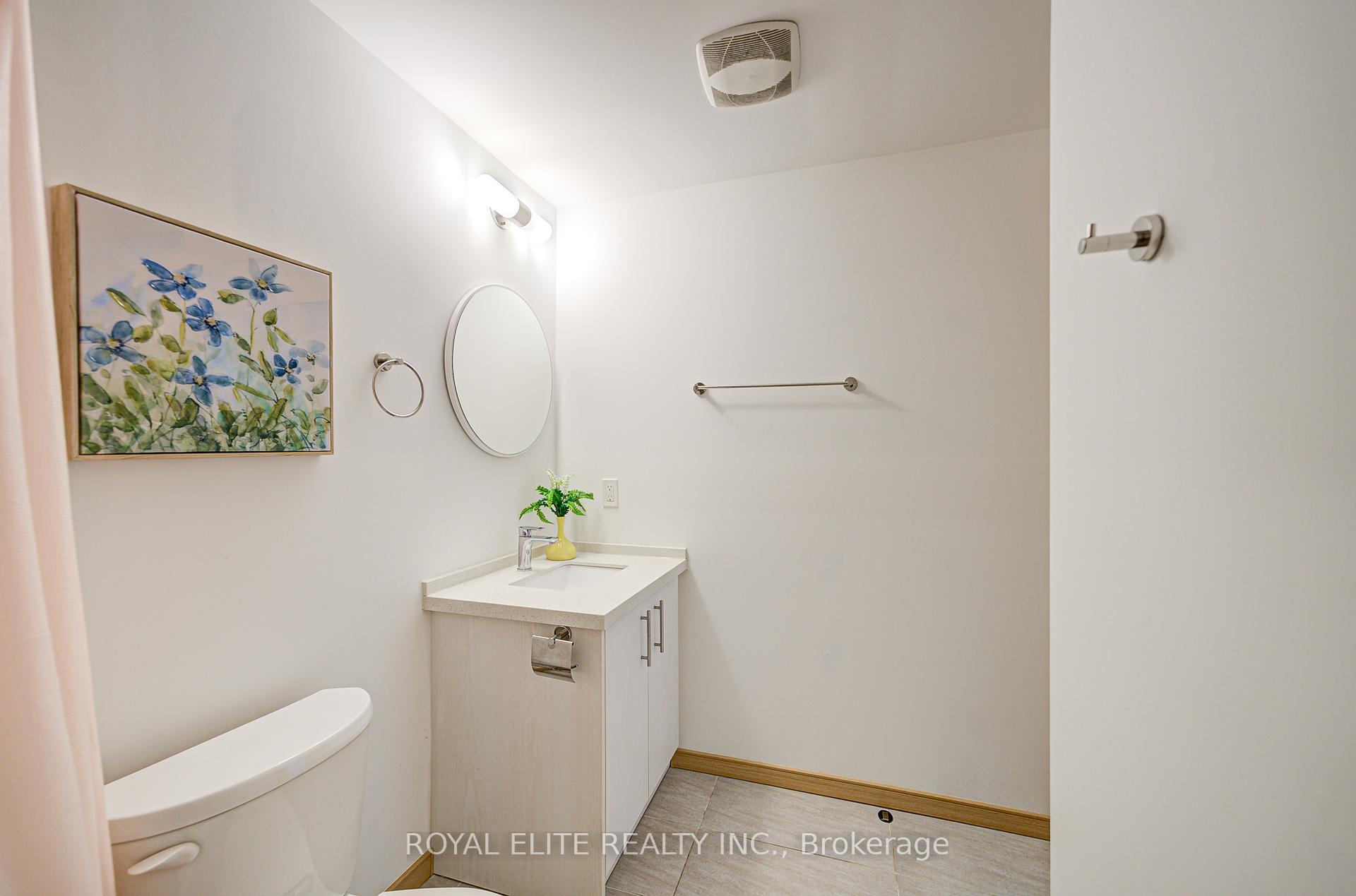 3 Bedrooms Condo at 200 Chester Le, Toronto For sale