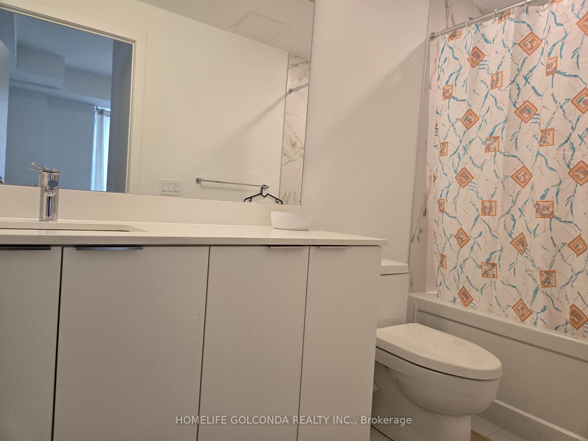 3 Bedrooms Condo at 7 Golden Lion,  Toronto For sale