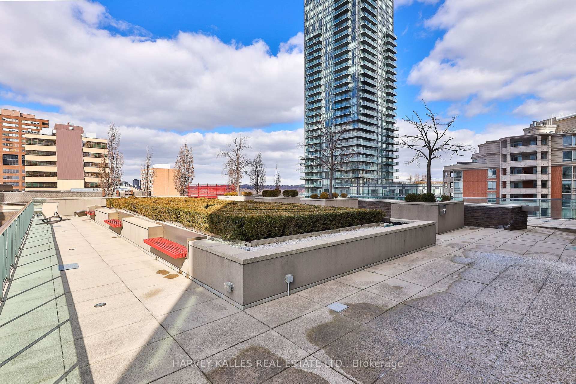 18 Yorkville Avenue 318