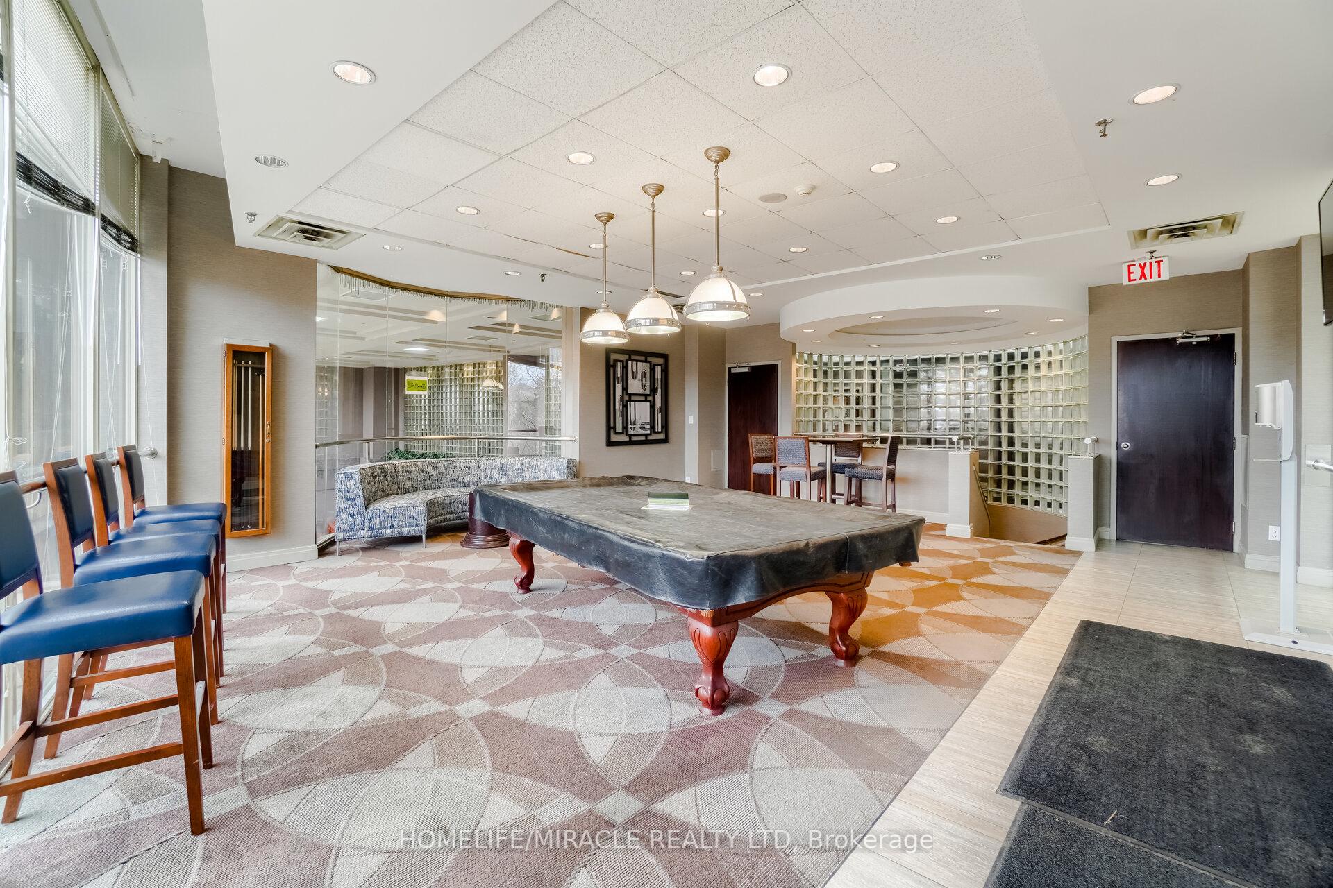 2 Bedrooms Condo at 50 Eglinton, Mississauga For sale