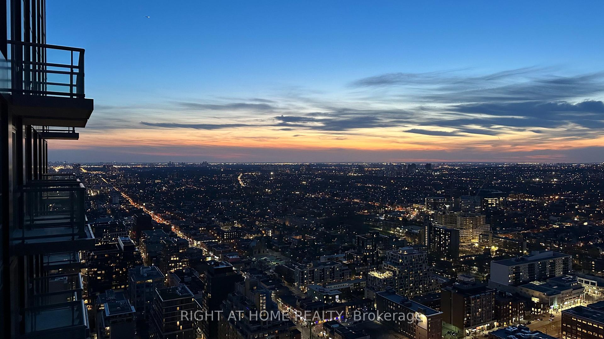 3 Bedrooms Condo at 108 Peter, Toronto For sale