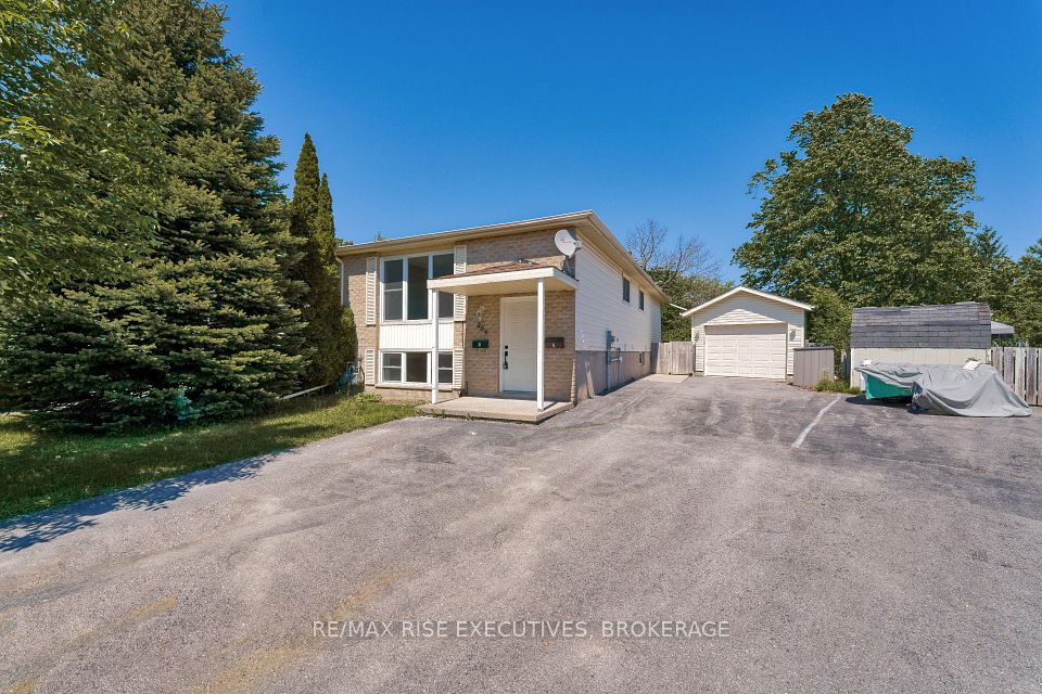 284 OWENS Crescent