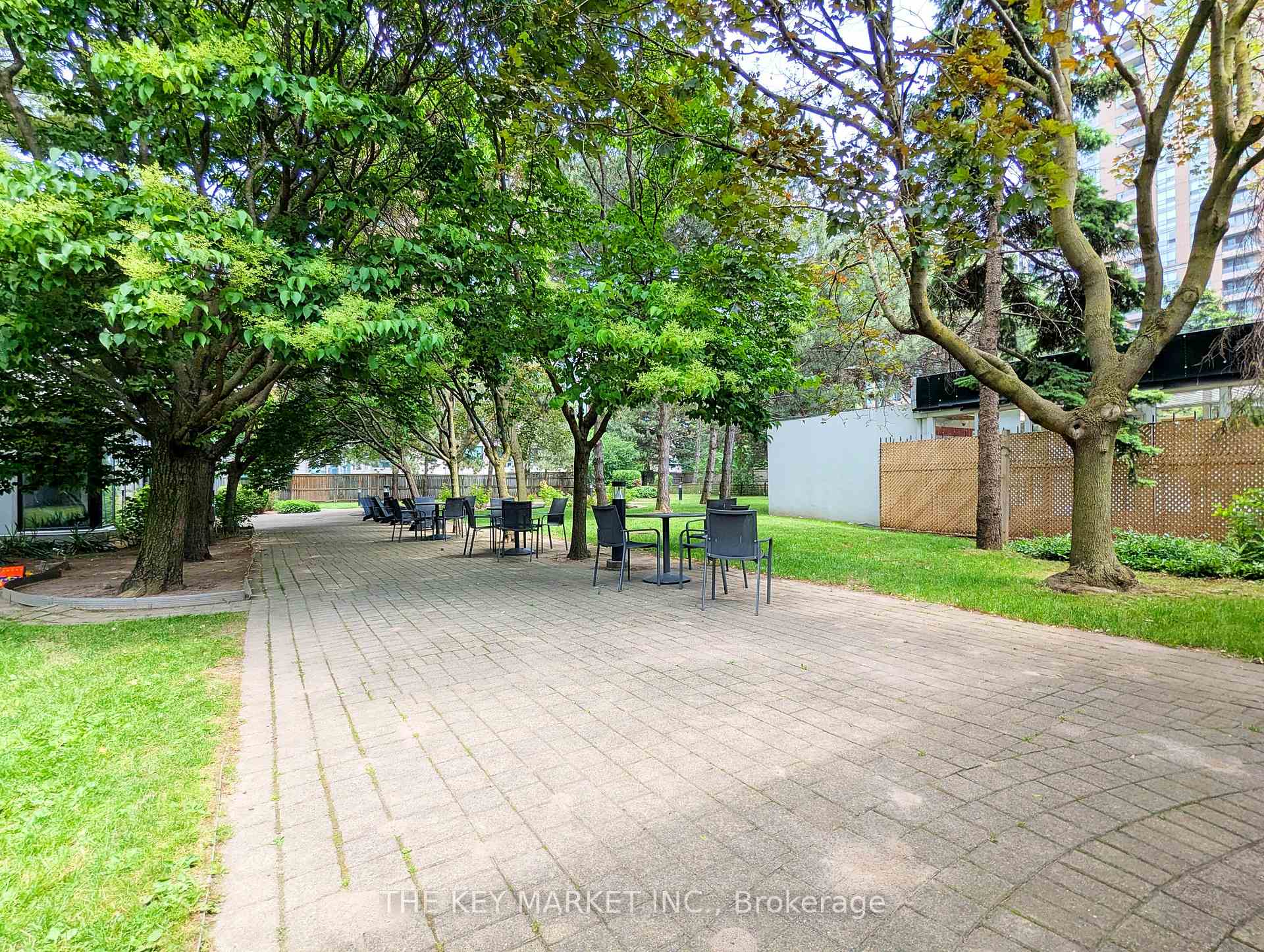 4 Bedrooms Condo at 7 Bishop, Toronto For sale