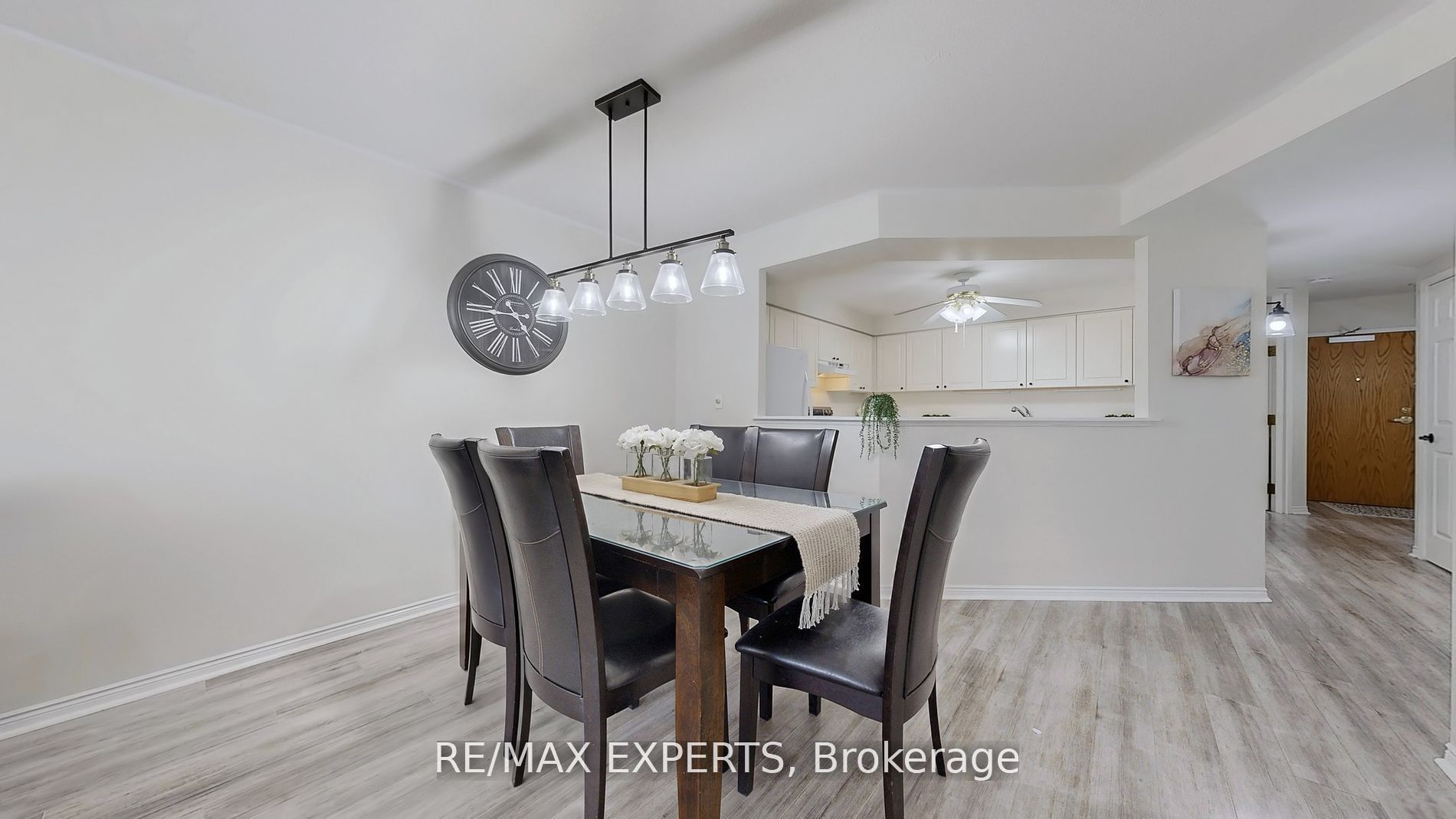 85 Wellington Street W 211