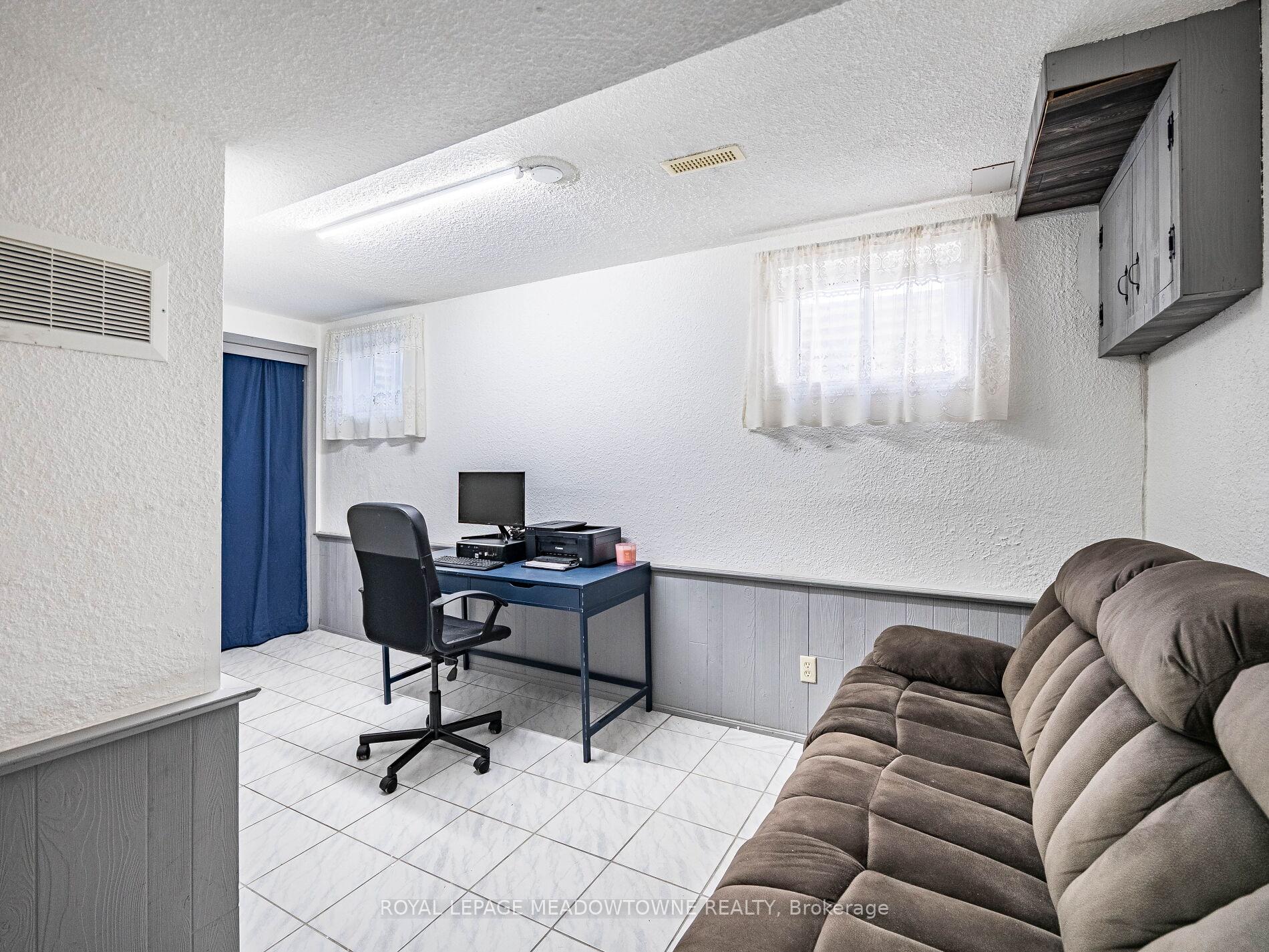 3 Bedrooms Condo at 6780 Formentera, Mississauga For sale