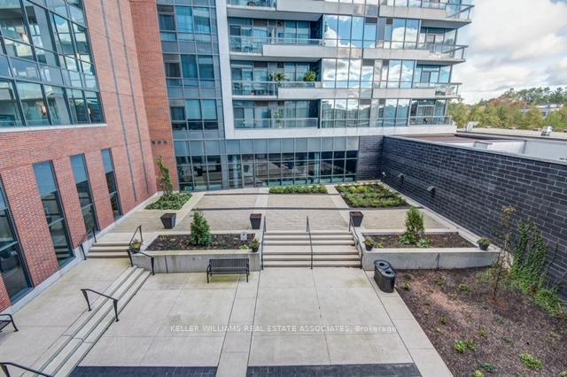 2 Bedrooms Condo at 1 Hurontario, Mississauga For sale