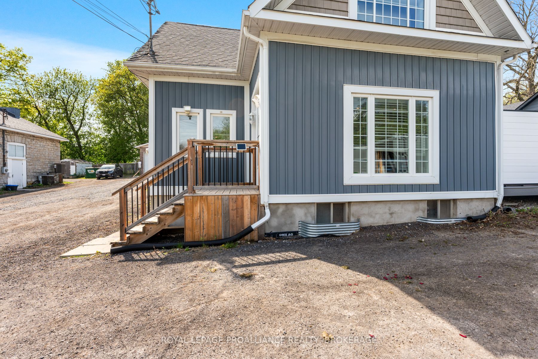 939 Sydenham Road, Kingston, ON K7M 3L8