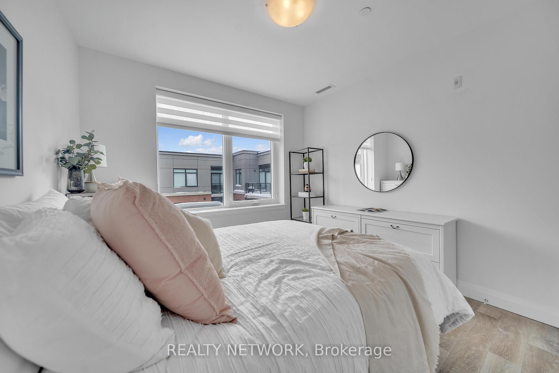 2 Bedrooms Condo at 1 Redfern, Hamilton For sale