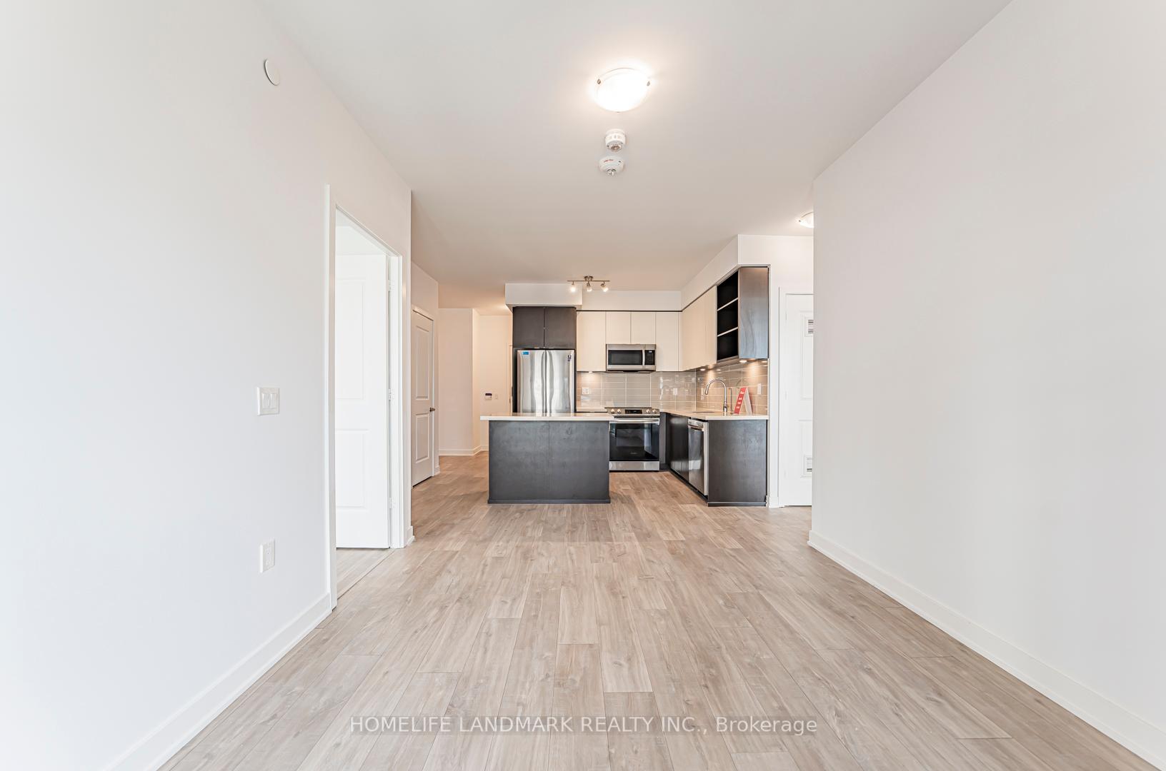 3 Bedrooms Condo at 4675 Metcalfe, Mississauga For sale