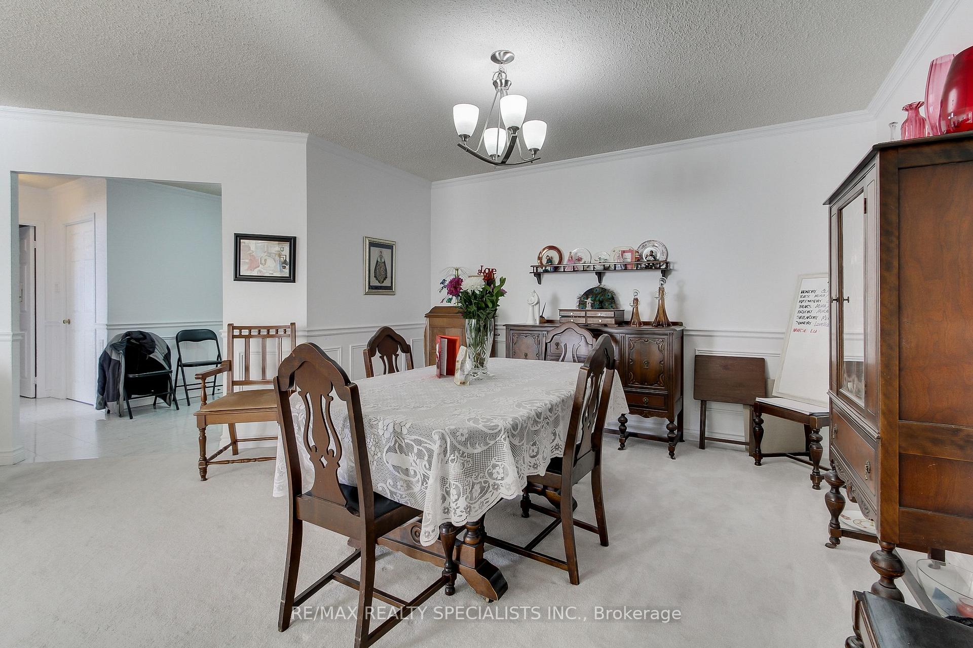 3 Bedrooms Condo at 168 Bonis, Toronto For sale