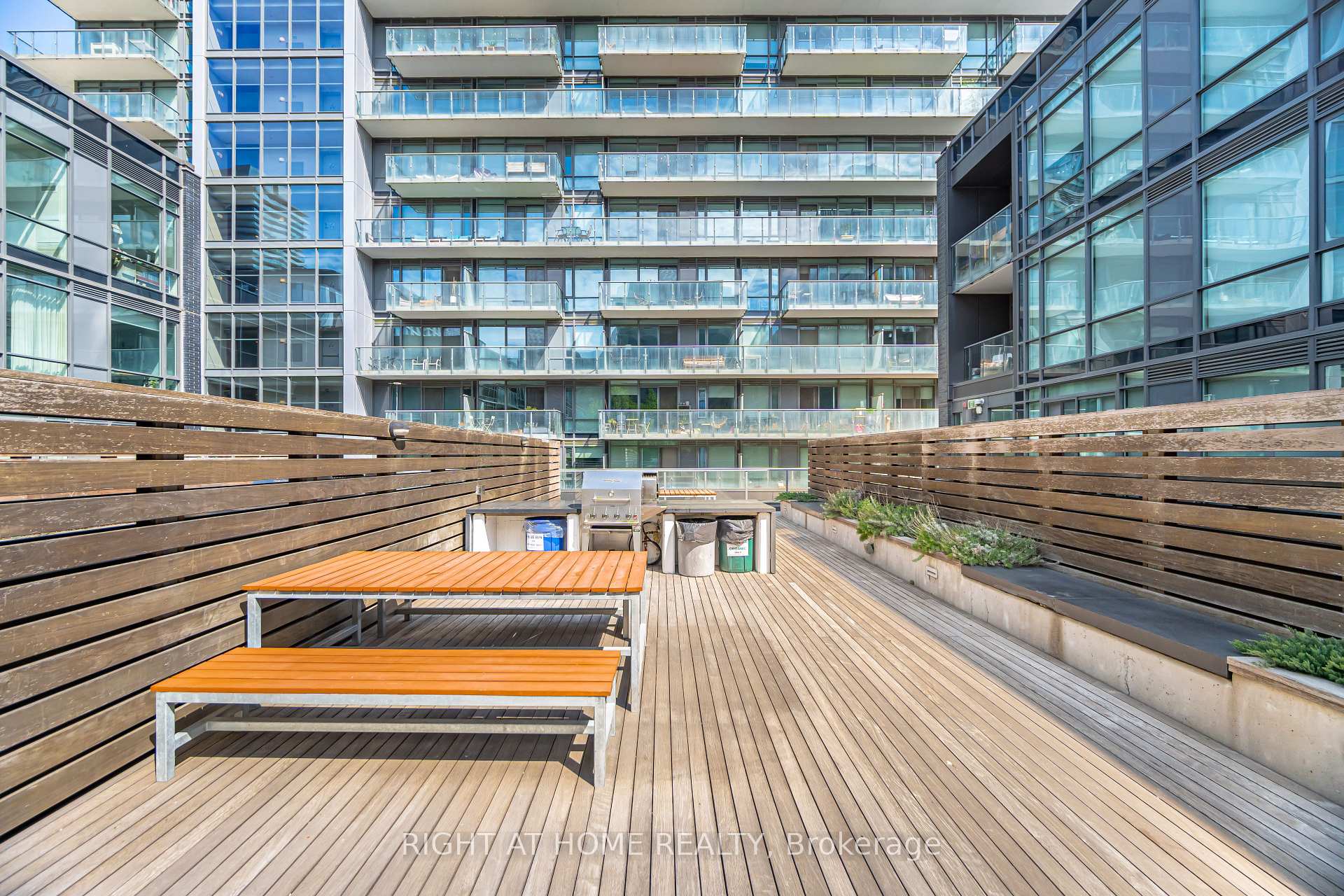 1 Bedroom Condo at 455 Front, Toronto For sale