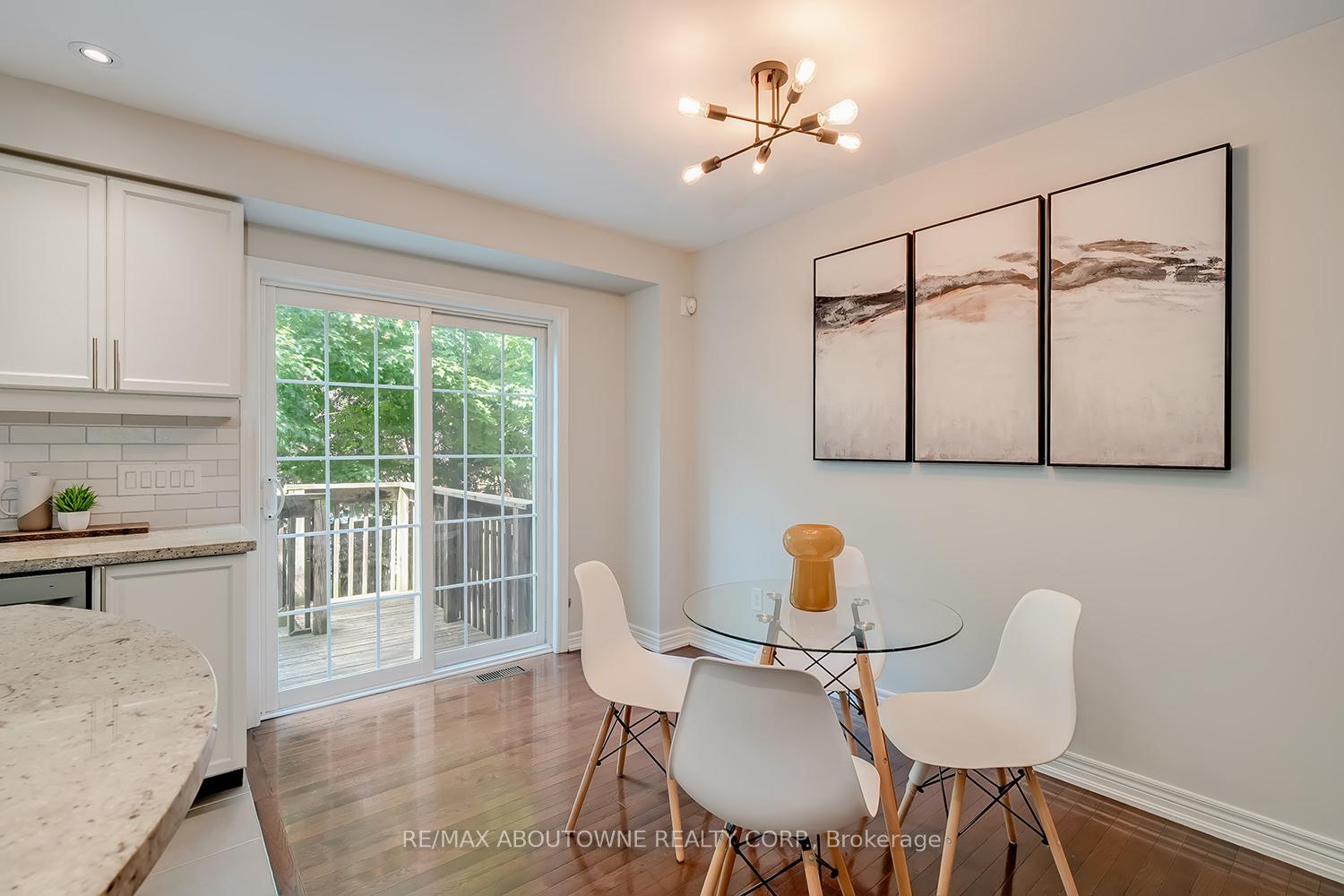 3 Bedrooms Condo at 233 Duskywing, Oakville For sale