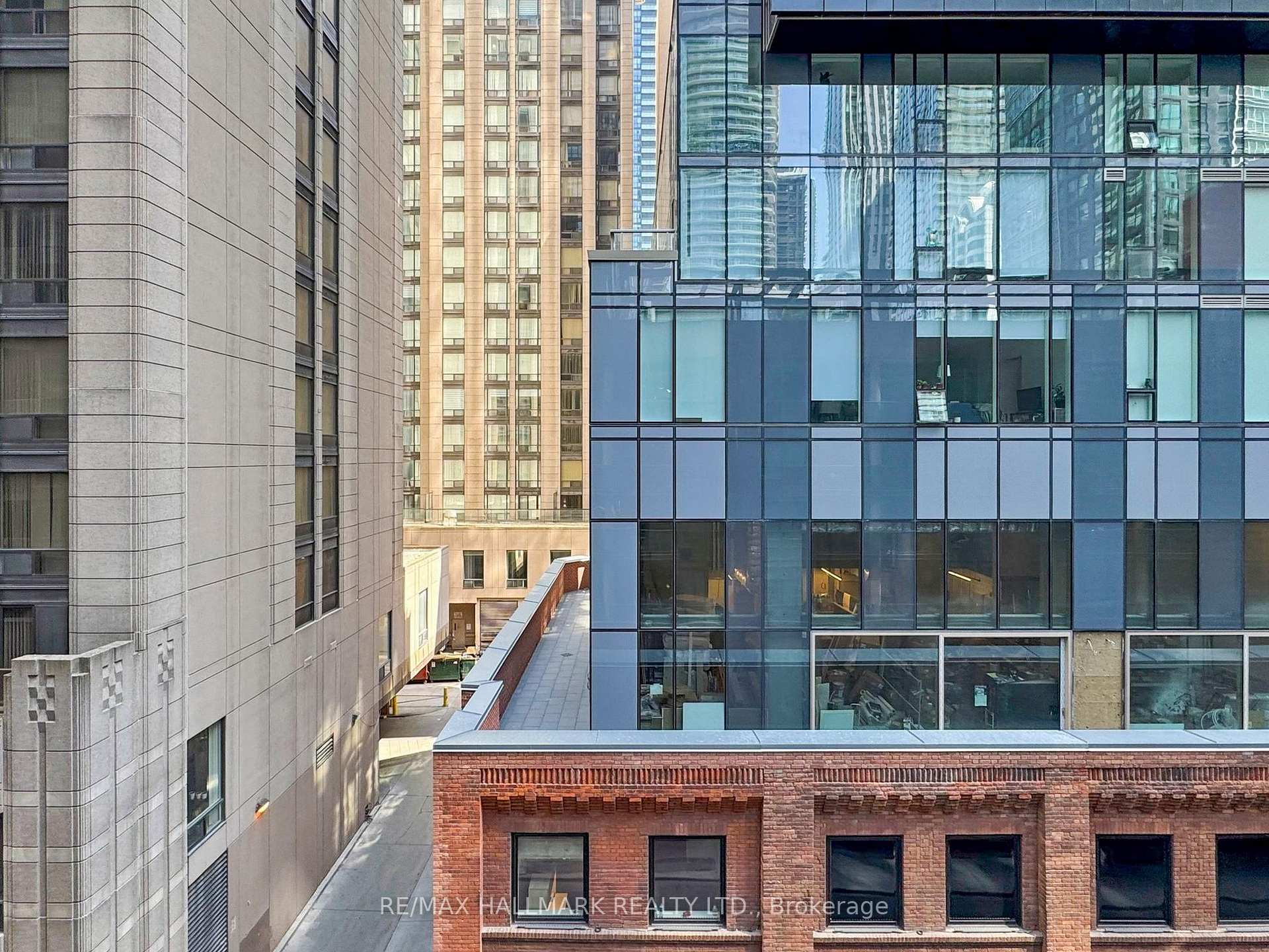 2 Bedrooms Condo at 8 Mercer, Toronto For sale