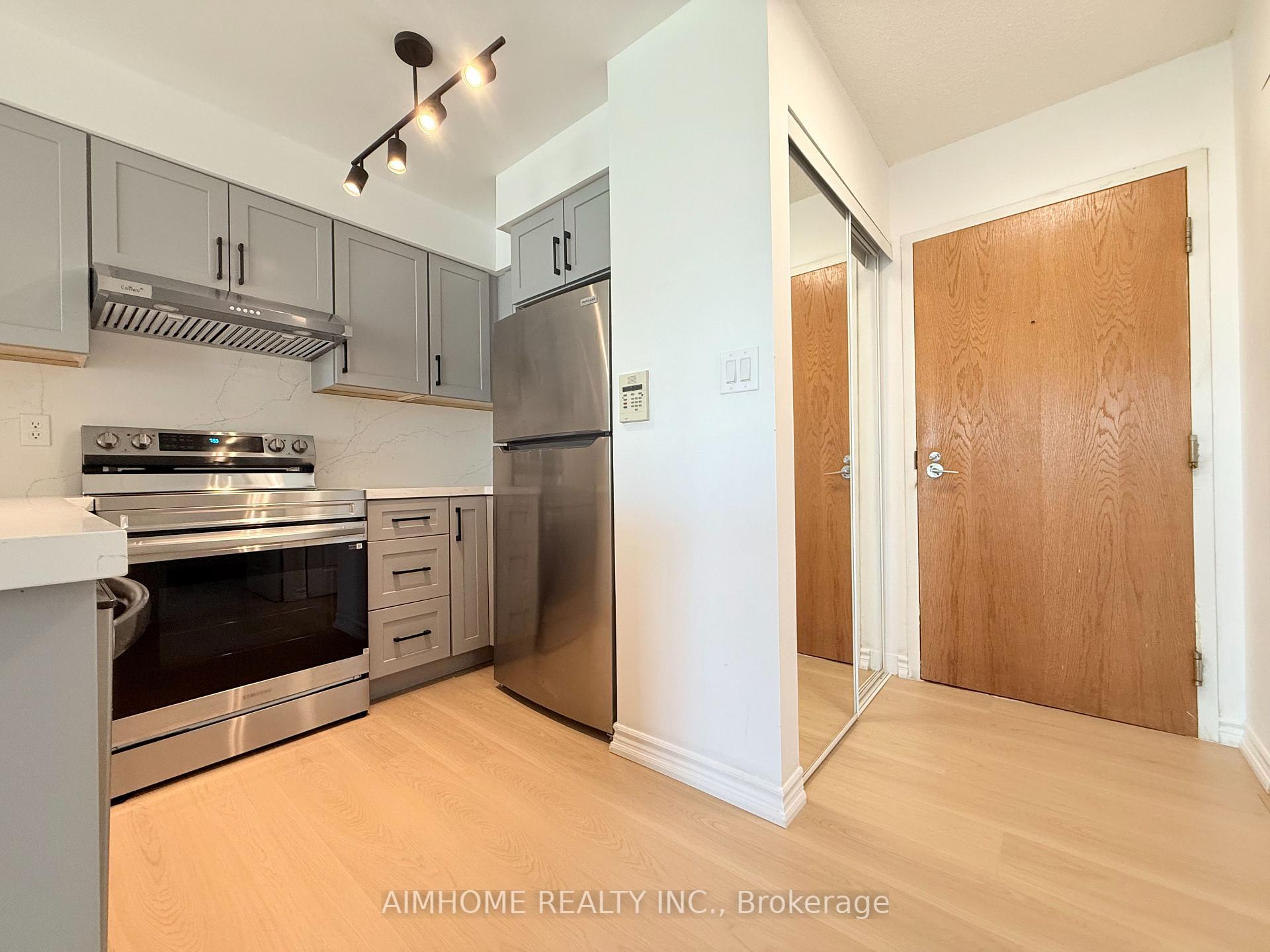 3 Bedrooms Condo at 7 Lorraine, Toronto For sale