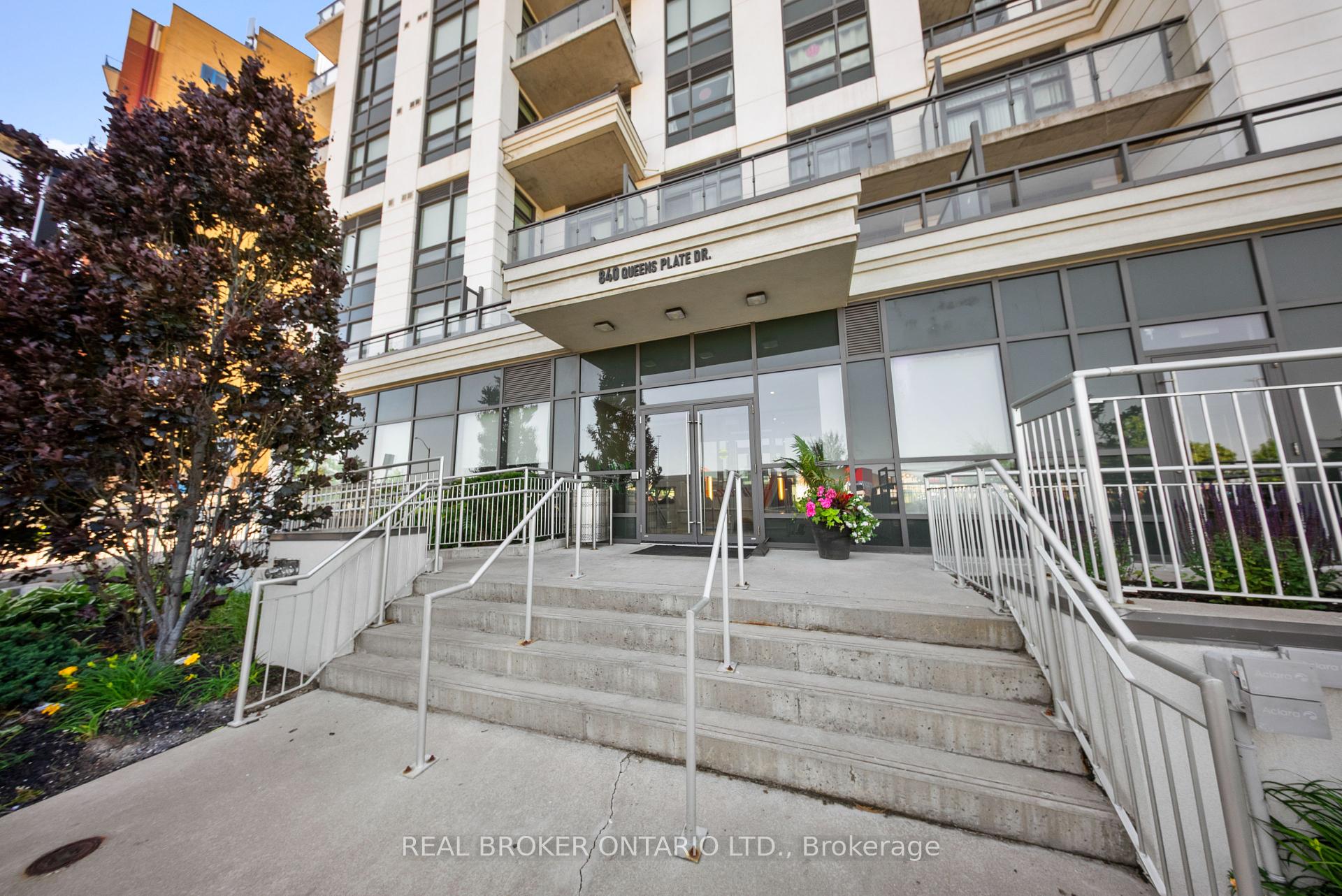 2 Bedrooms Condo at 840 Queen’s Plate, Toronto For sale
