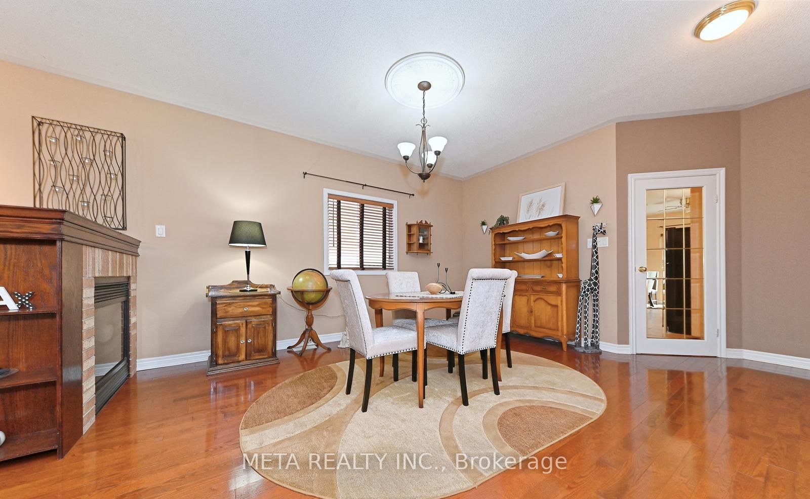 138 Van scott Drive N, #UPPER