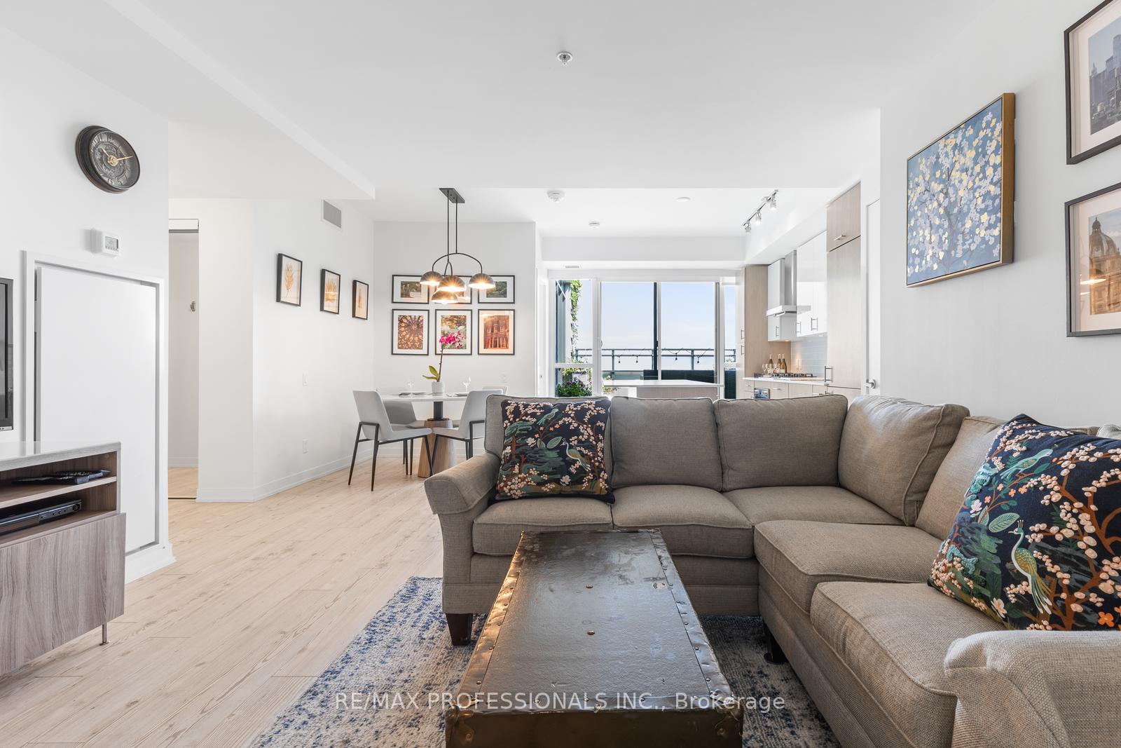 2 Bedrooms Condo at 38 Howard, Toronto For sale