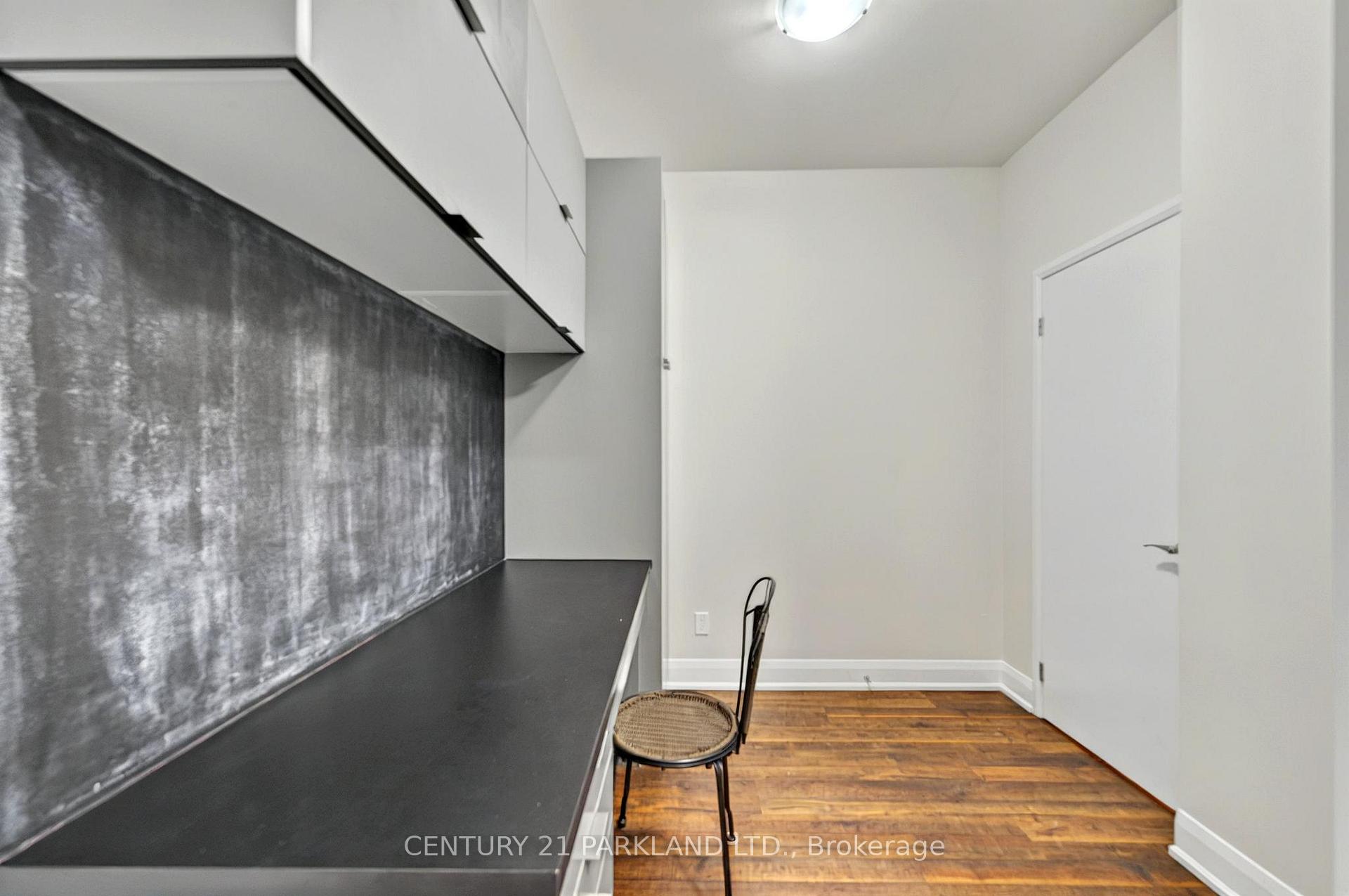 2 Bedrooms Condo at 2900 Highway 7, Vaughan For sale