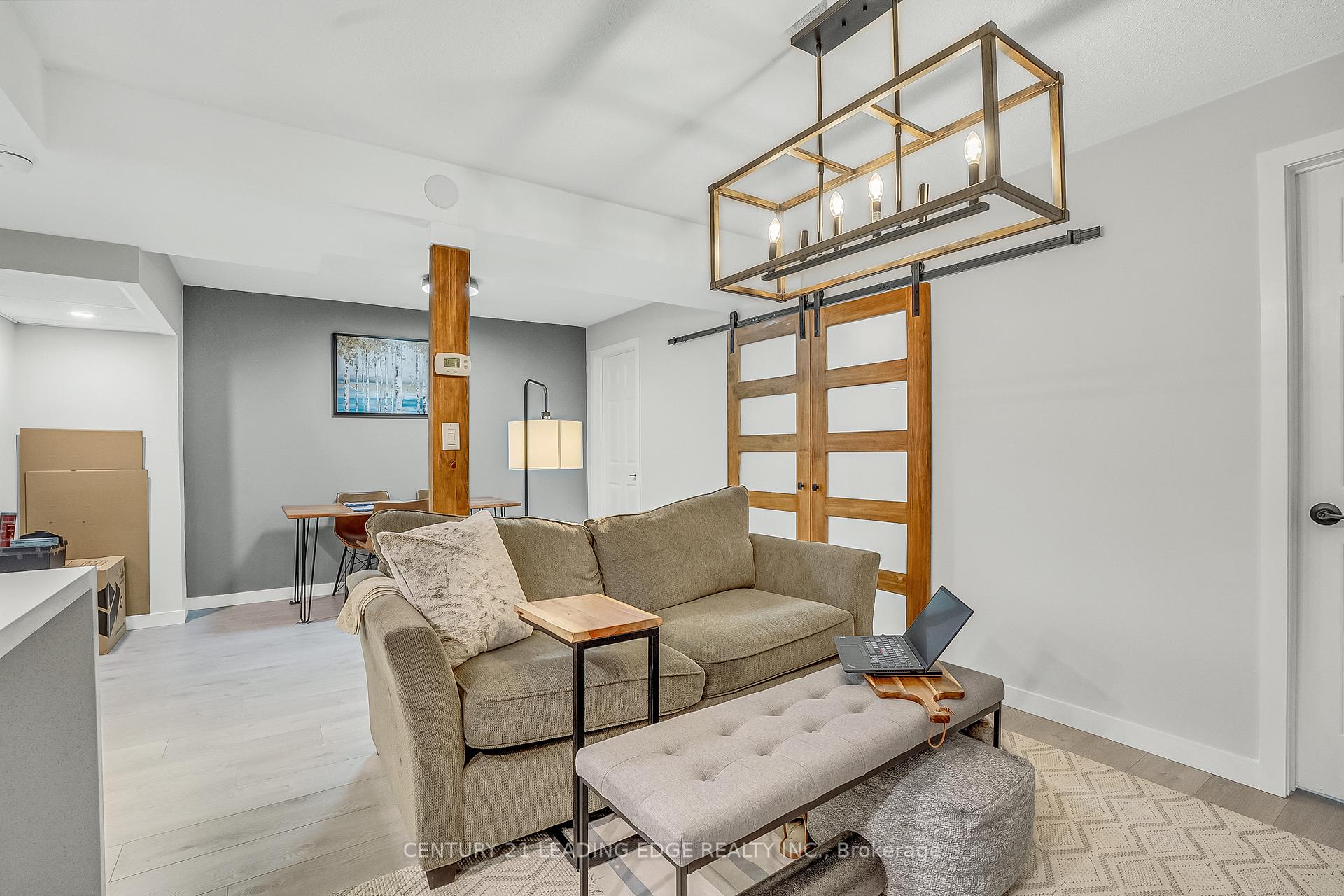 3 Bedrooms Condo at 705 King, Toronto For sale