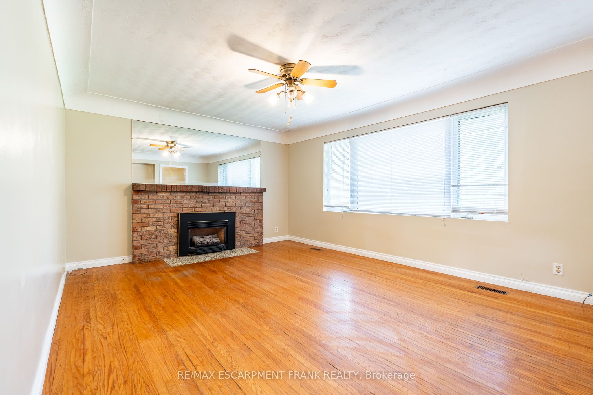 699 RYMAL Road W, Hamilton Gurnett