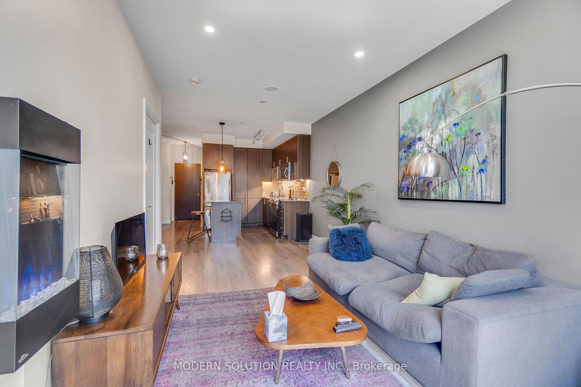 2 Bedrooms Condo at 18 Graydon Hall, Toronto For sale