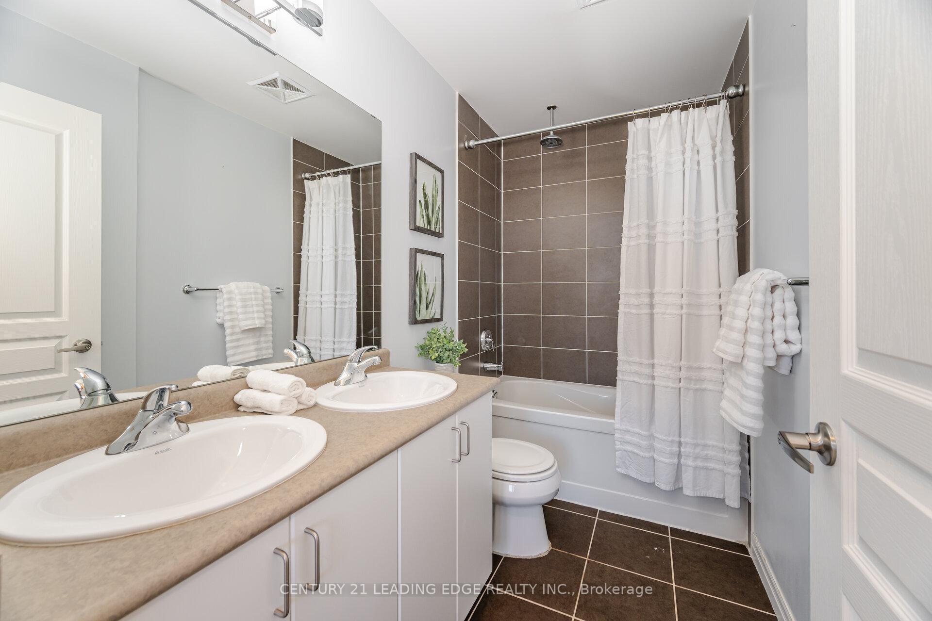 3 Bedrooms Co-op at 223 Webb, Mississauga For sale