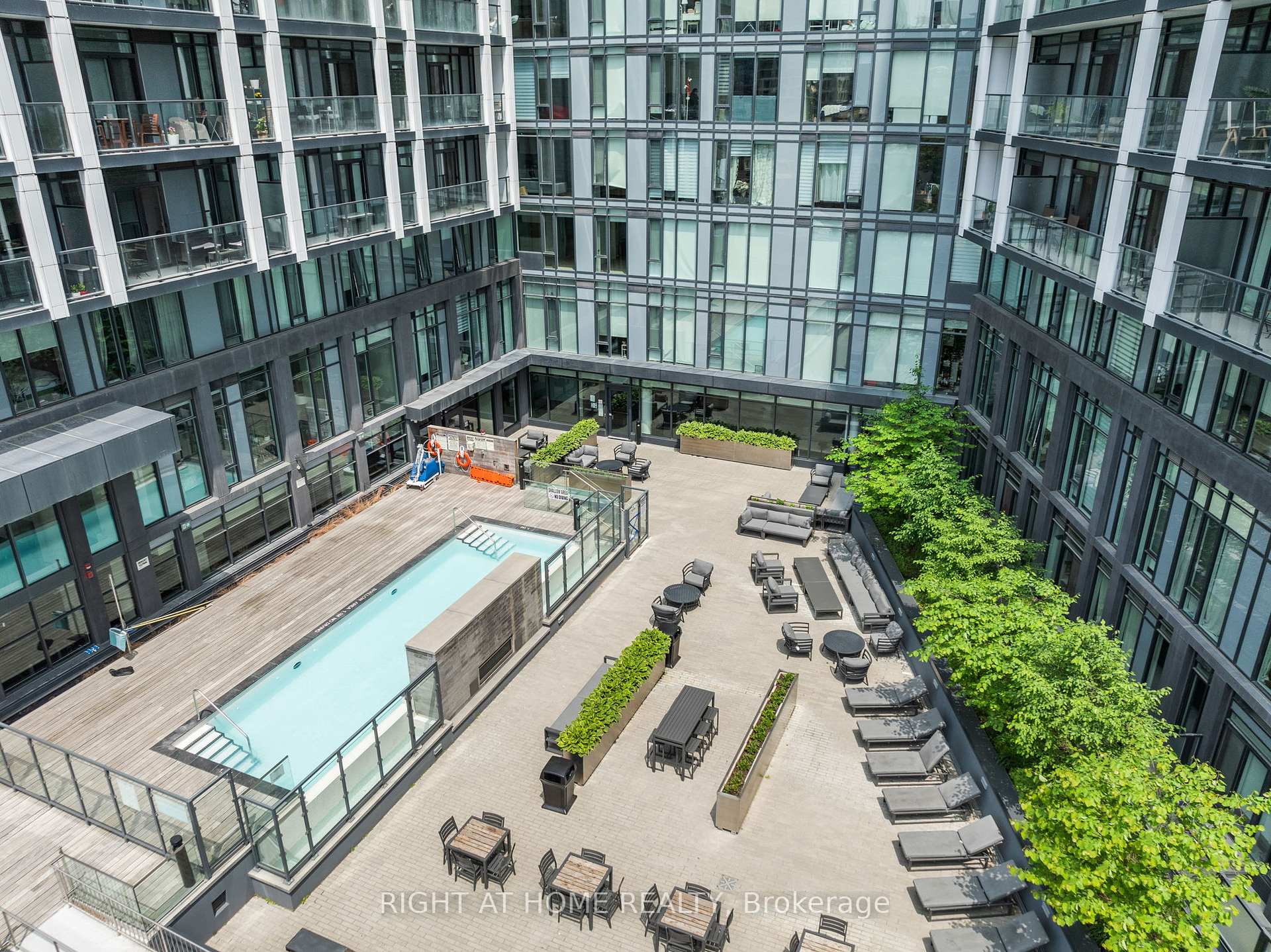 2 Bedrooms Condo at 50 Power, Toronto For sale