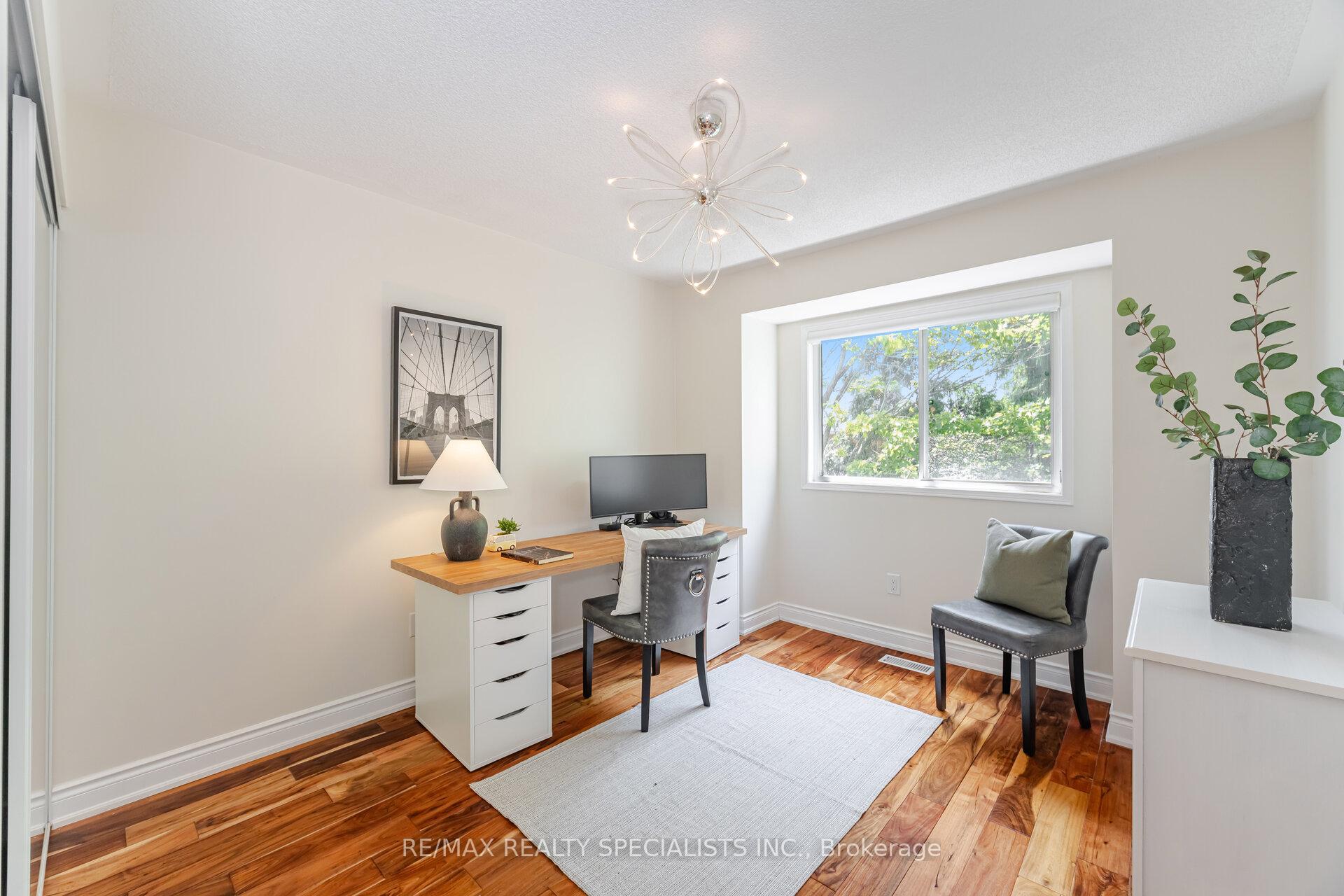 4 Bedrooms Condo at 5230 Glen Erin, Mississauga For sale