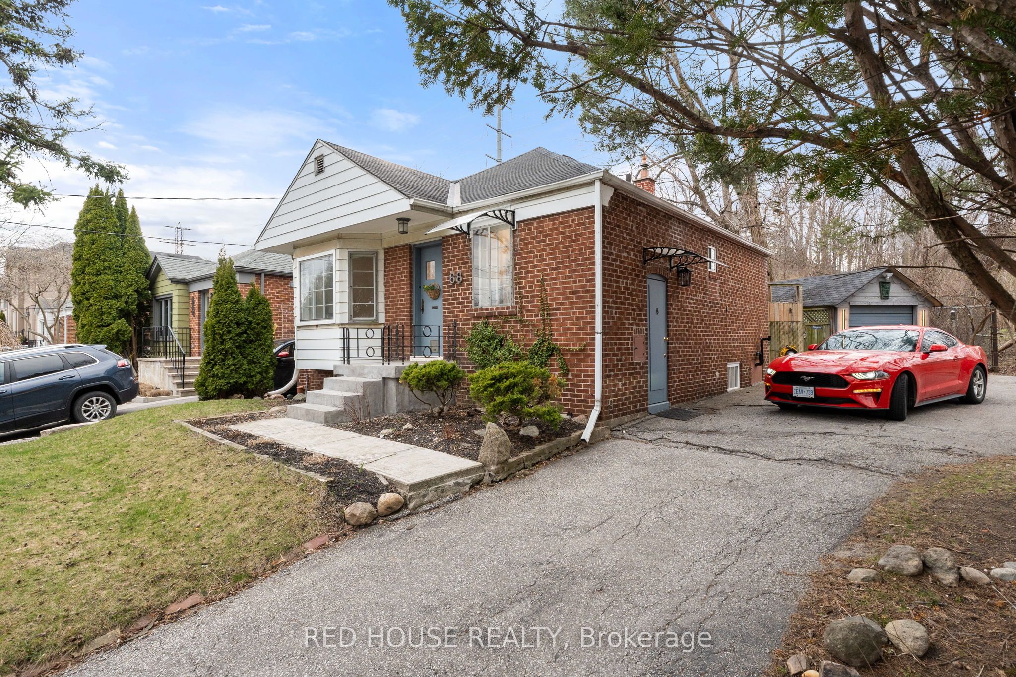 68 Nesbitt Drive, Toronto, ON M4W 2G3
