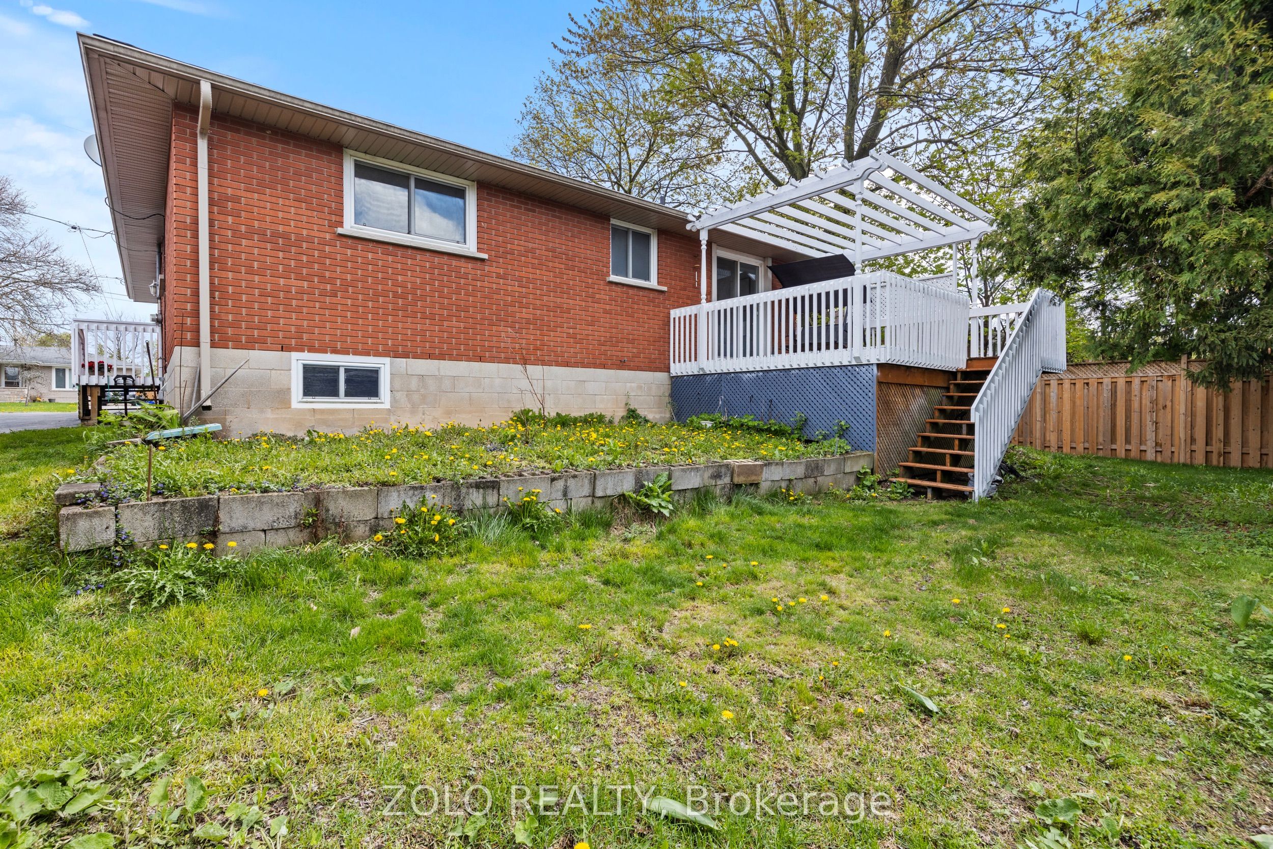 215 Mackenzie Crescent