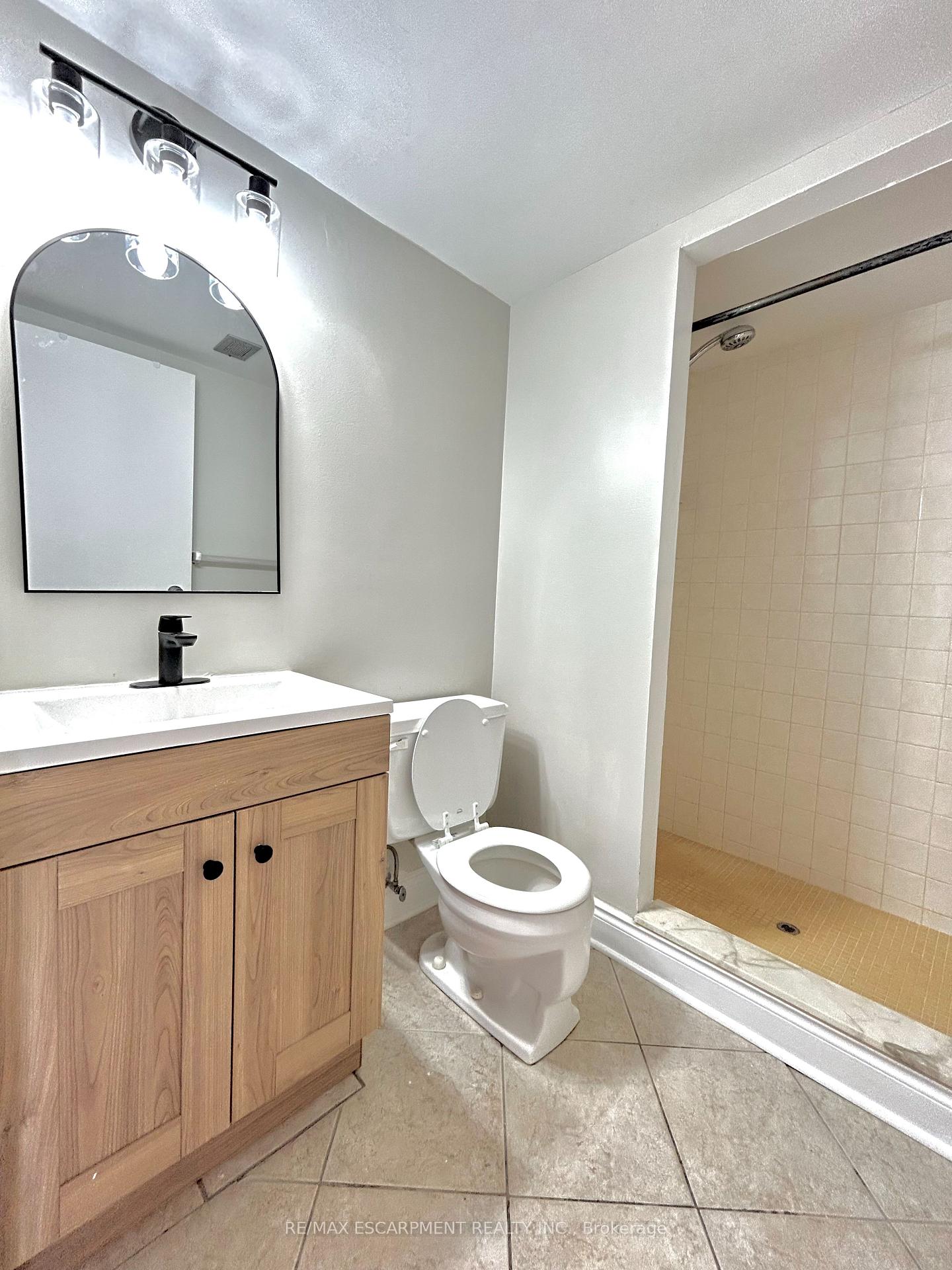 3 Bedrooms Condo at 75 QUEEN, Hamilton For sale