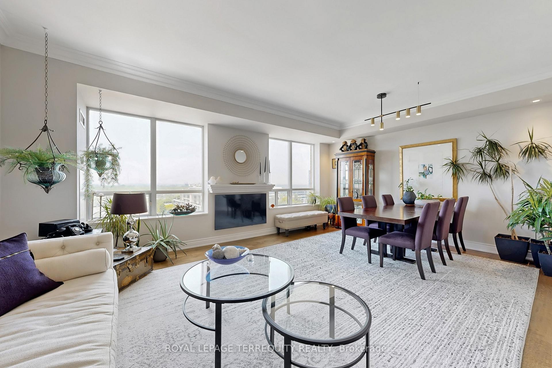 3 Bedrooms Condo at 2 Clairtrell, Toronto For sale