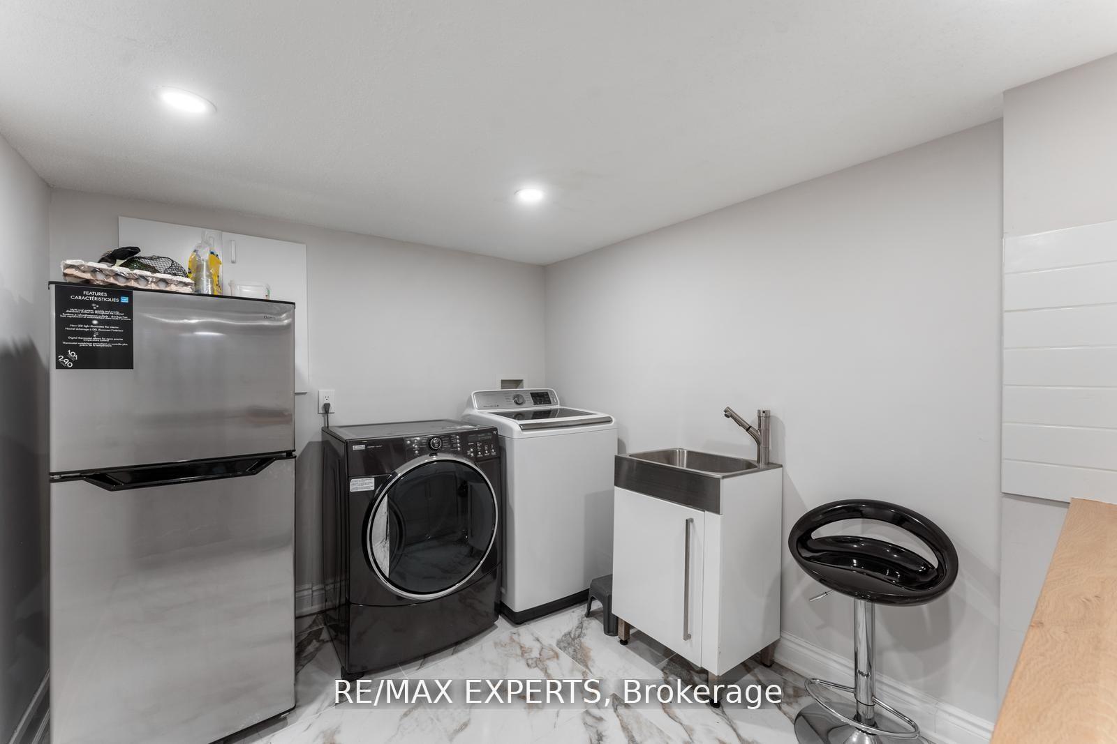 5 Bedrooms Condo at 1484 Torrington, Mississauga For sale