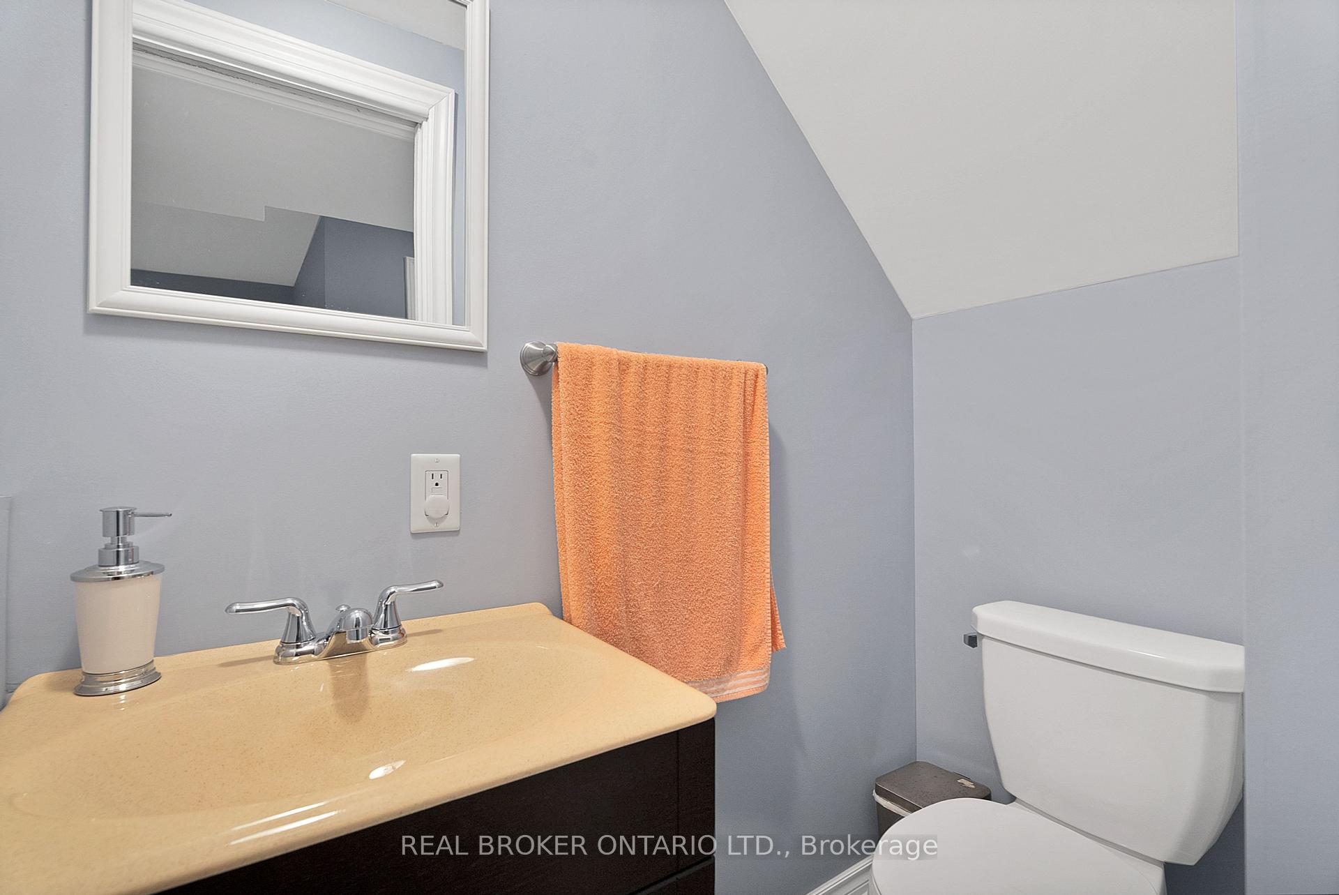 3 Bedrooms Condo at 7360 Zinnia, Mississauga For sale