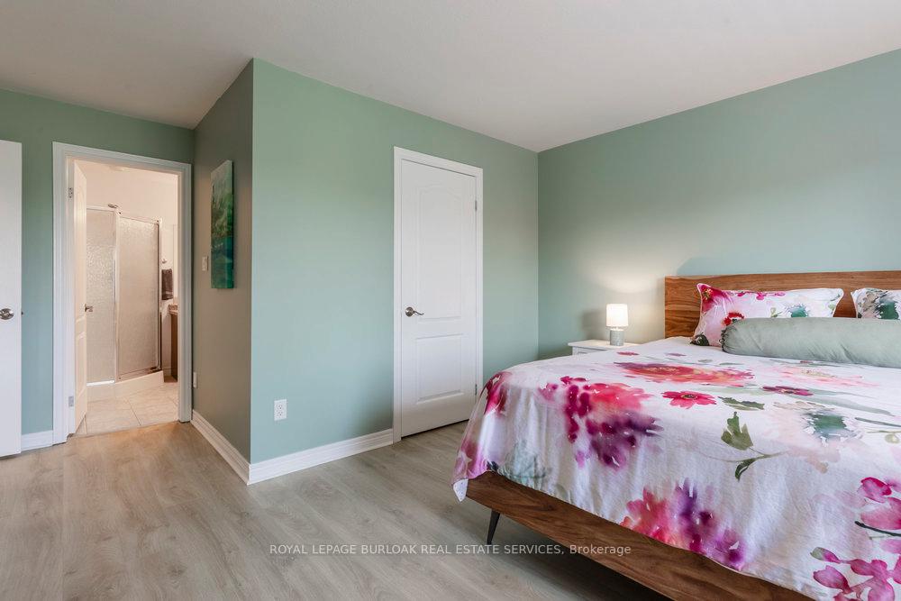 3 Bedrooms Condo at 441 Stonehenge, Hamilton For sale