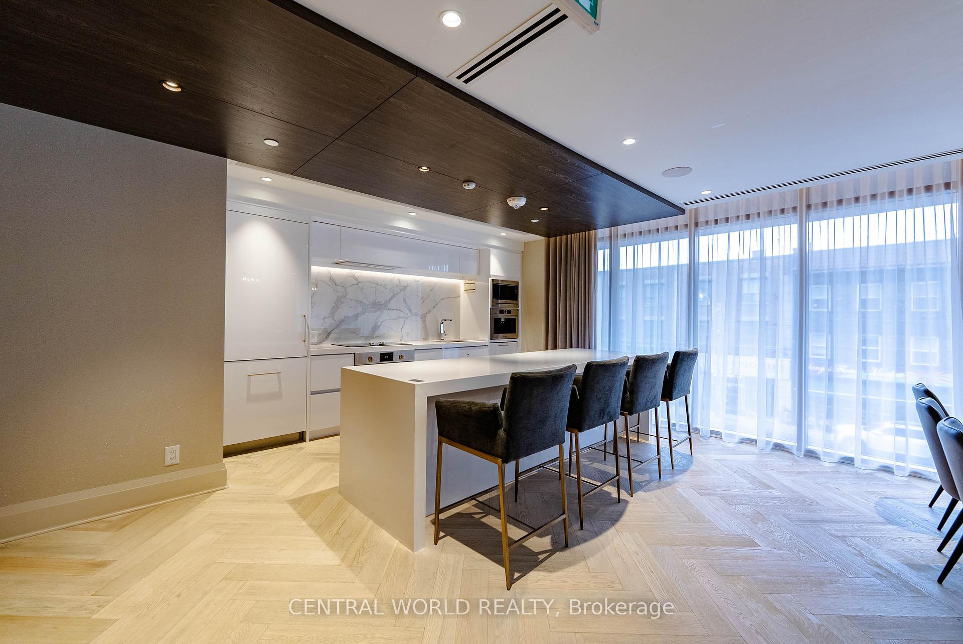 2 Bedrooms Condo at 151 Avenue,  Toronto For sale