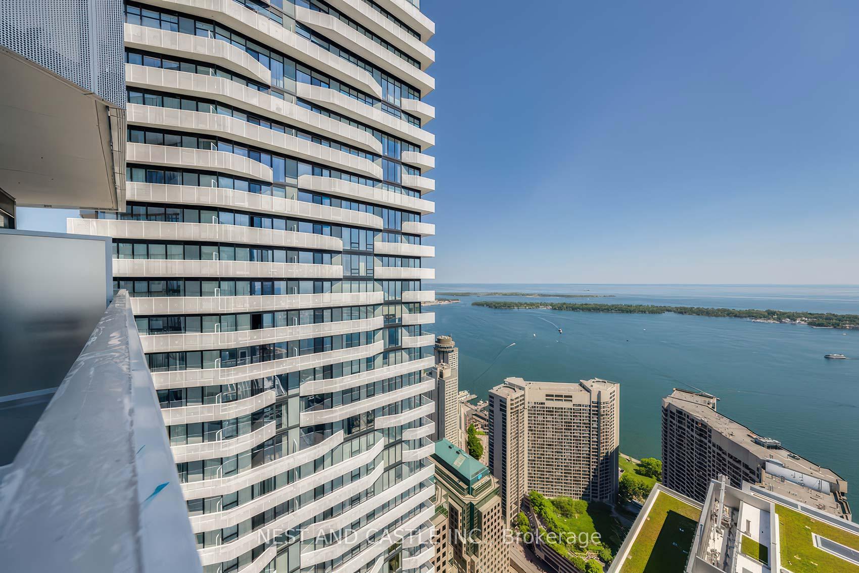 2 Bedrooms Condo at 100 Harbour, Toronto For sale