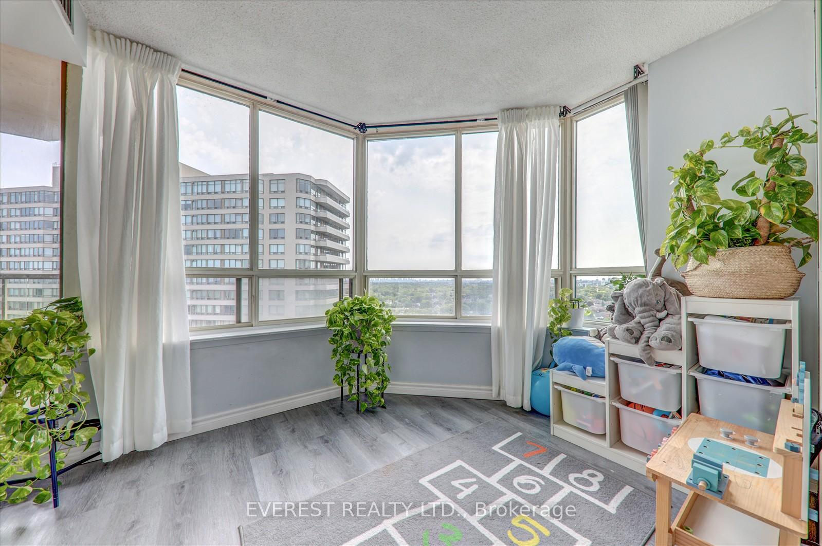3 Bedrooms Condo at 3 Greystone Walk, Toronto For sale