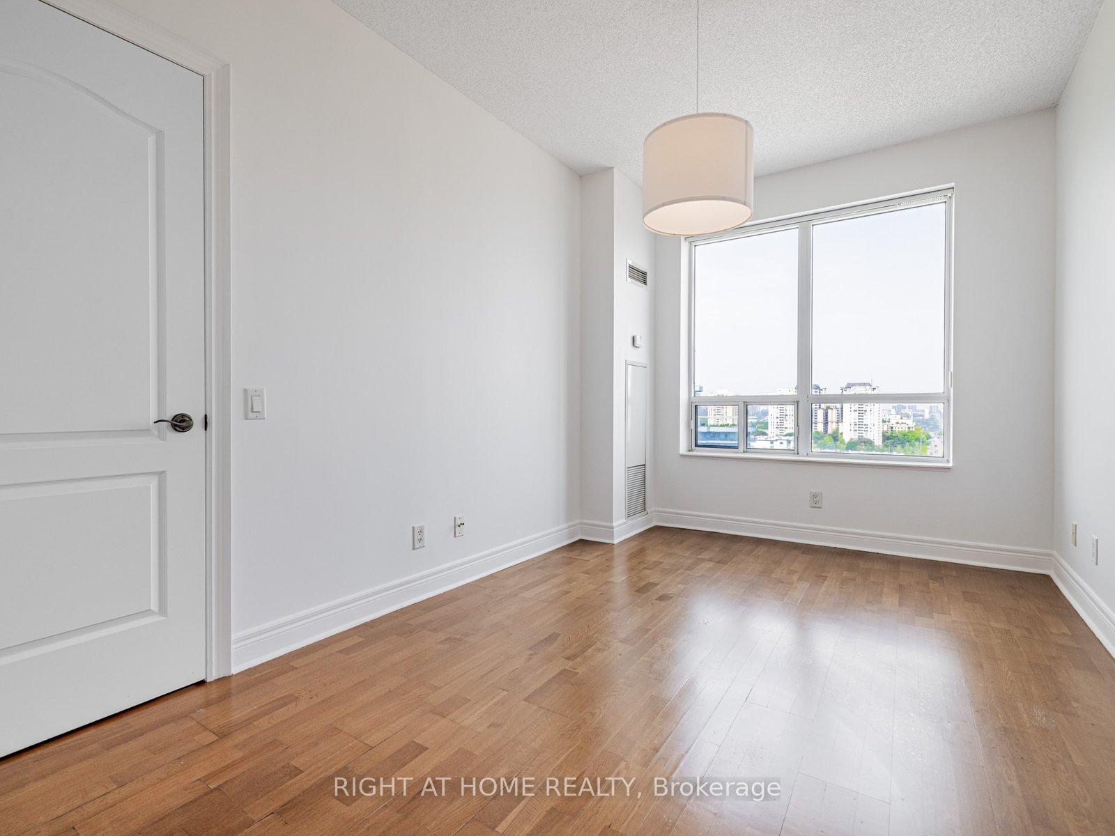 3 Bedrooms Condo at 1 Clairtrell, Toronto For sale