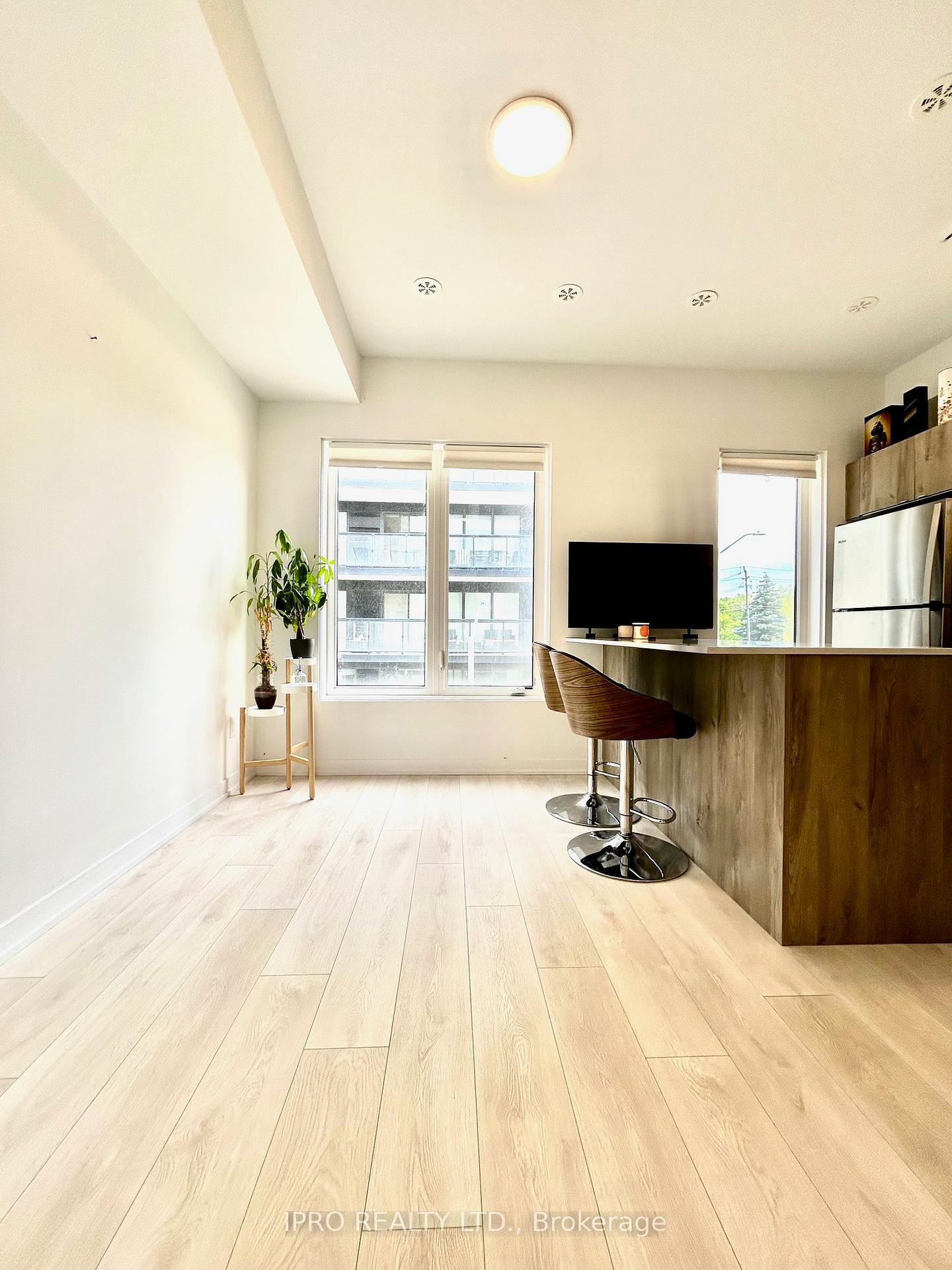 3 Bedrooms Condo at 1095 Cooke, Burlington For sale