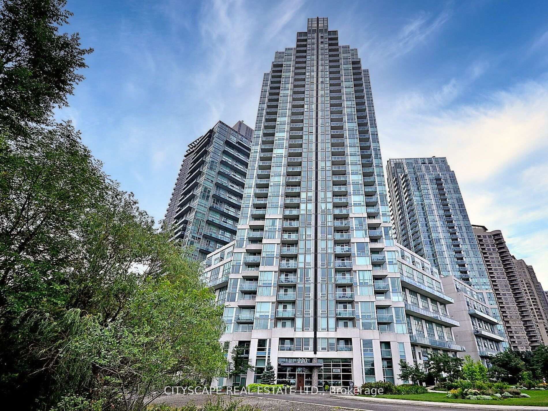 2 Bedrooms Condo at 220 Burnhamthorpe, Mississauga For sale