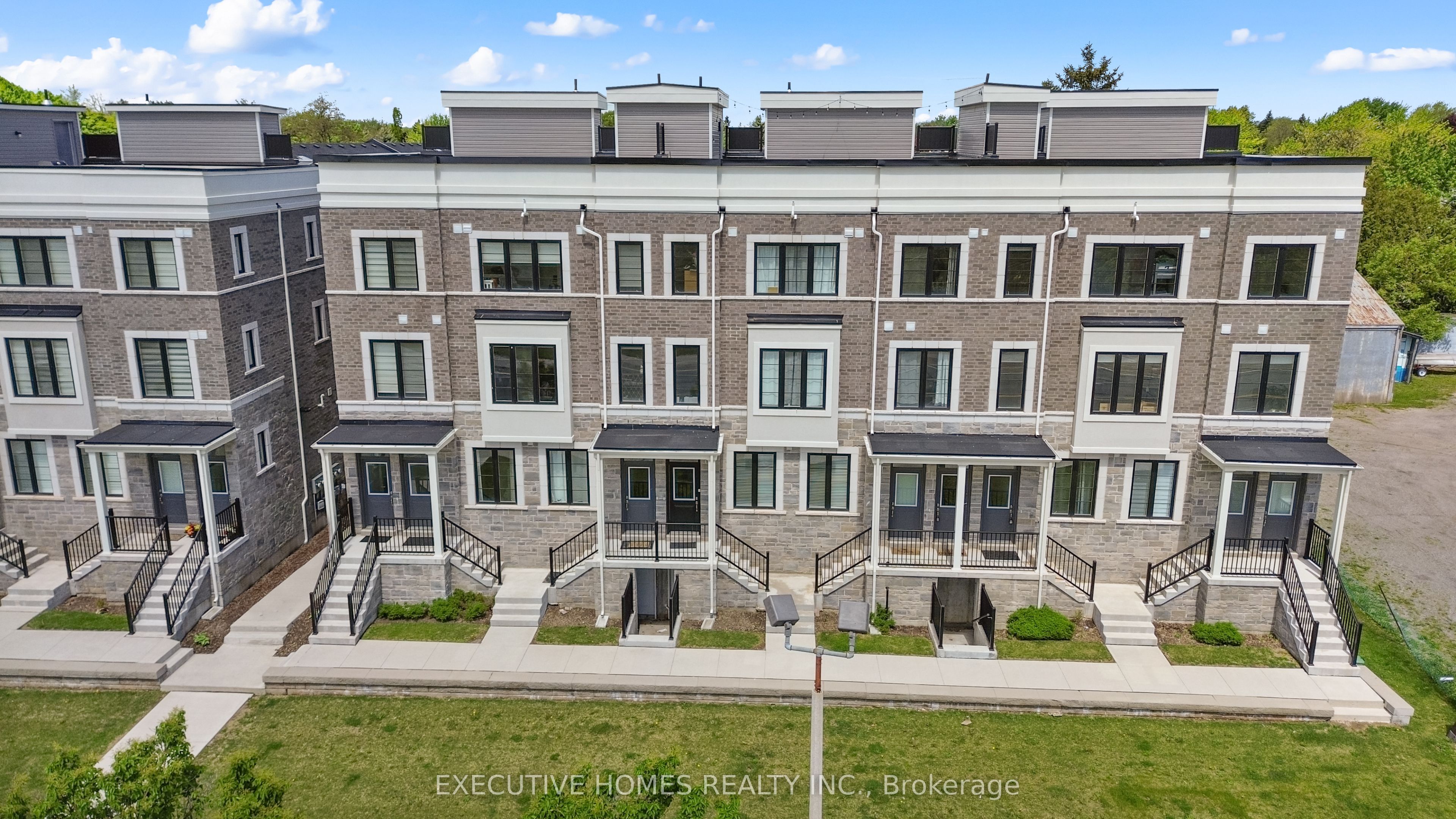 383 Dundas Street E, #74